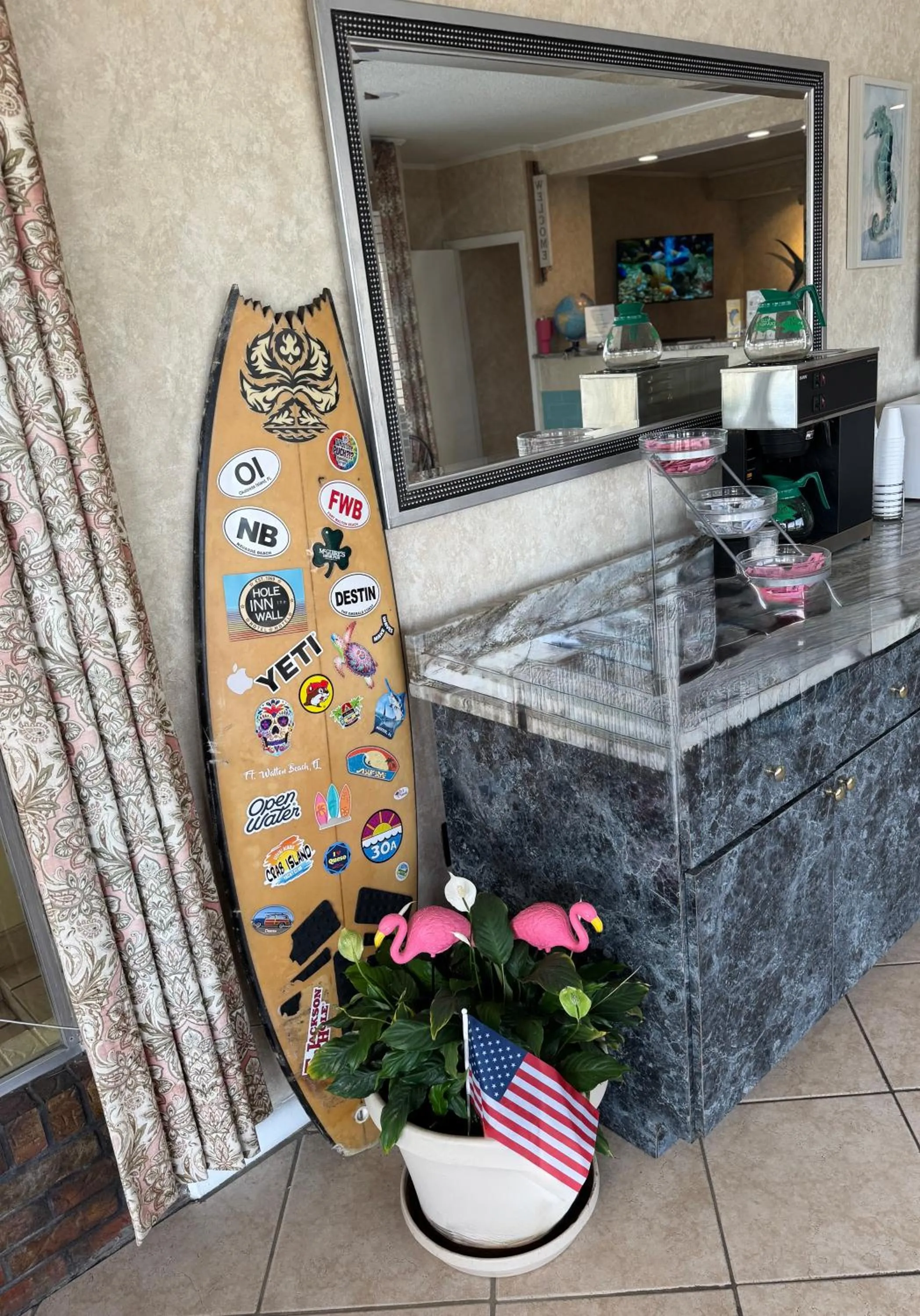 Lobby or reception in Hole Inn the Wall Hotel - Fort Walton Beach - Sunset Plaza - nearby Beaches & Hurlburt