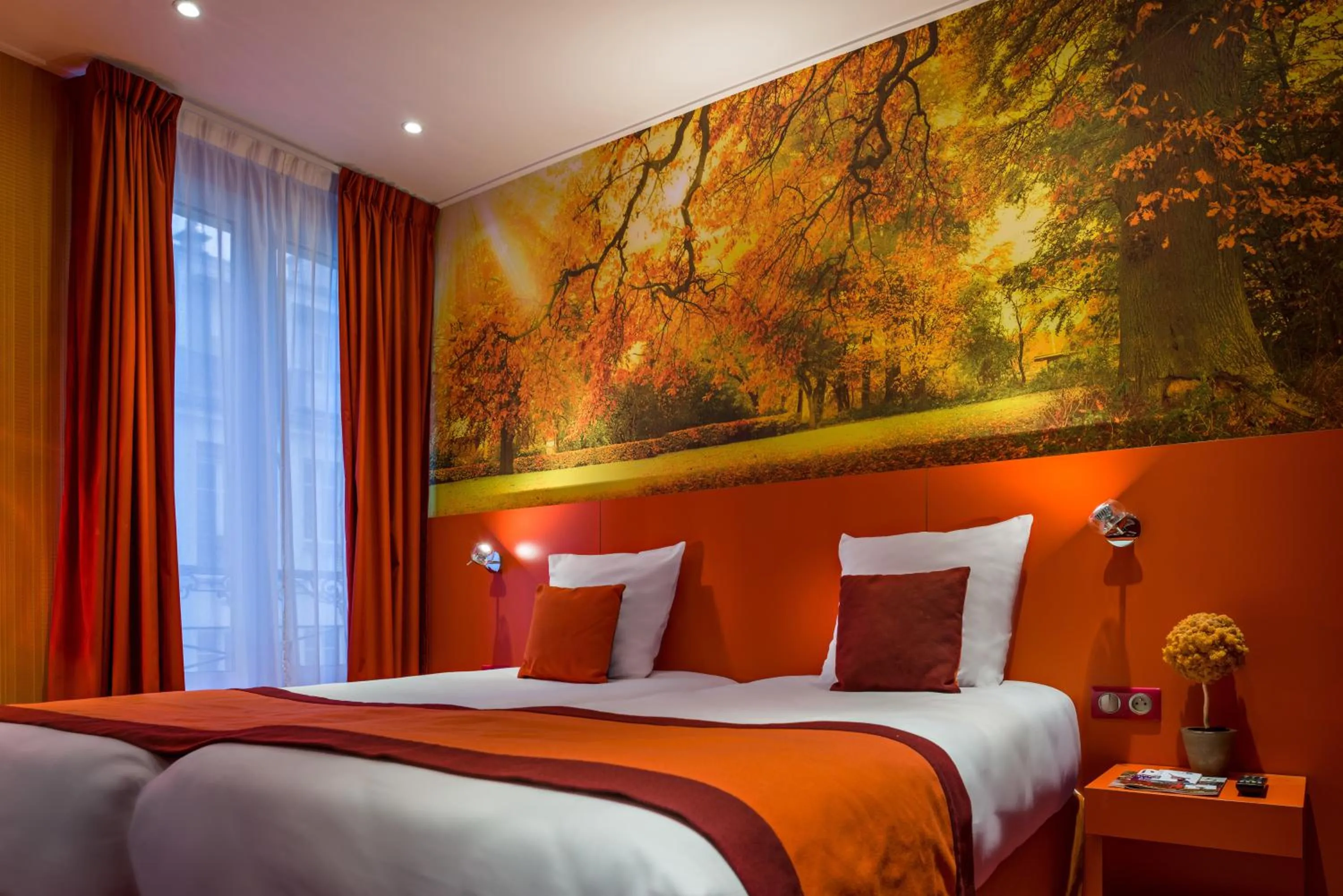 Photo of the whole room, Bed in Jardins de Montmartre