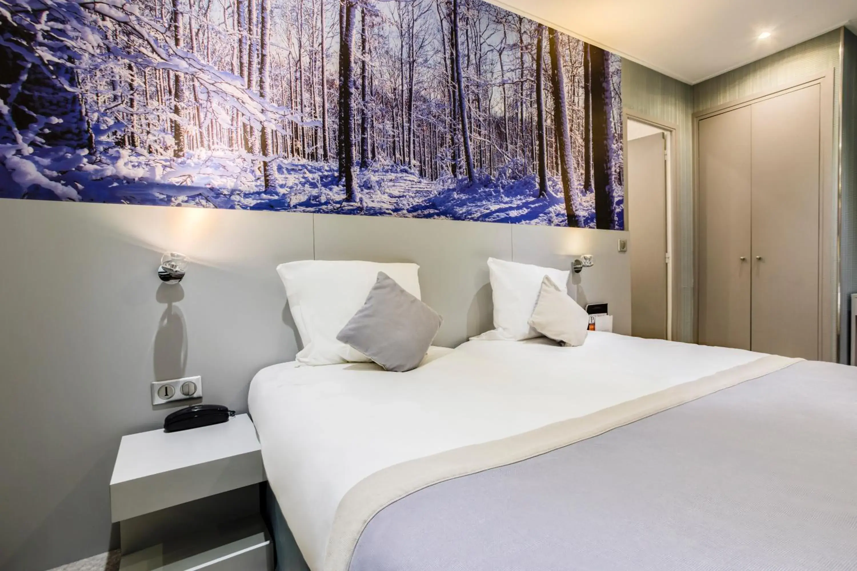 Photo of the whole room, Bed in Jardins de Montmartre Photo of the whole room, Bed in Jardins de Montmartre