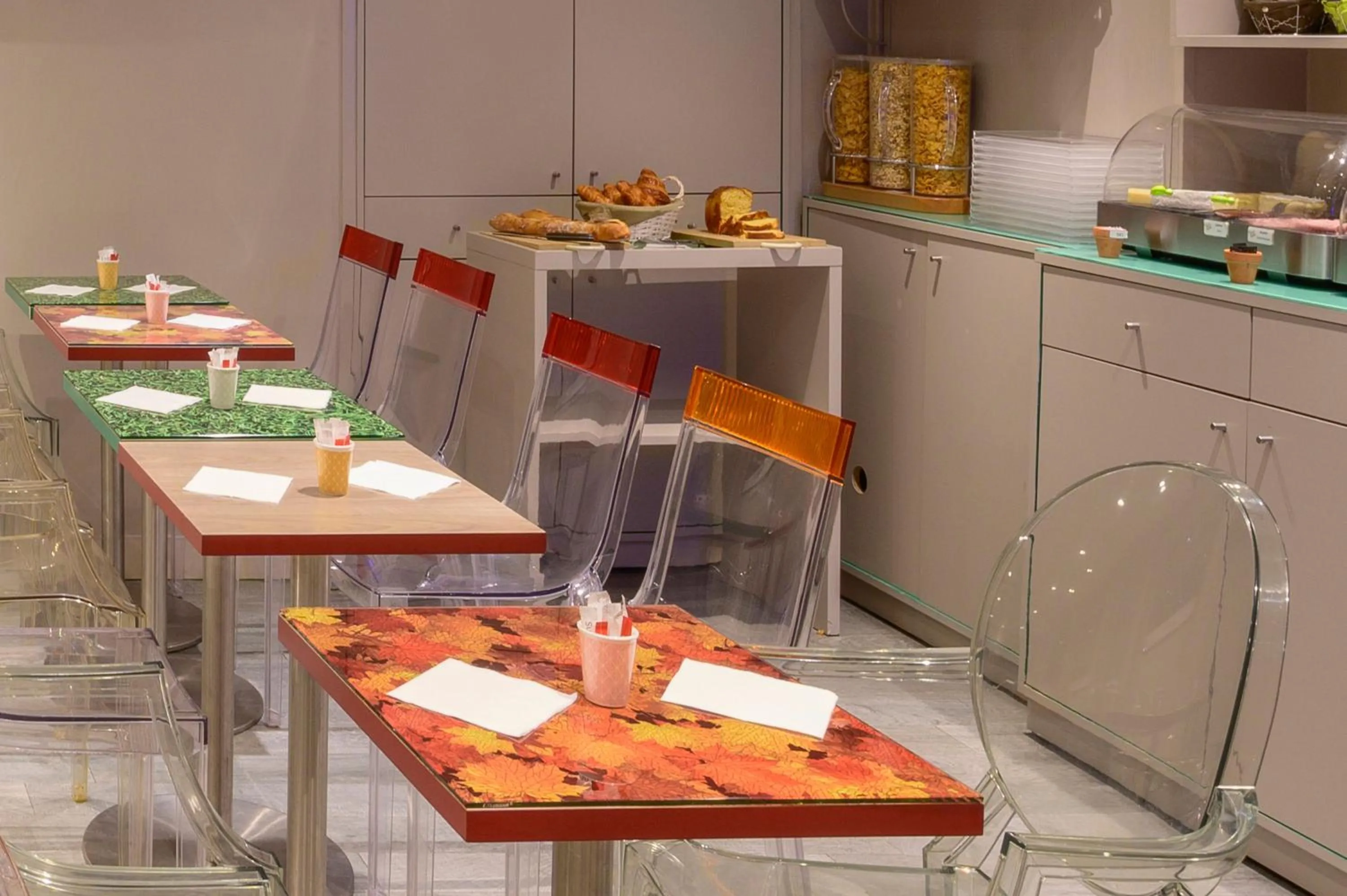 Breakfast in Jardins de Montmartre