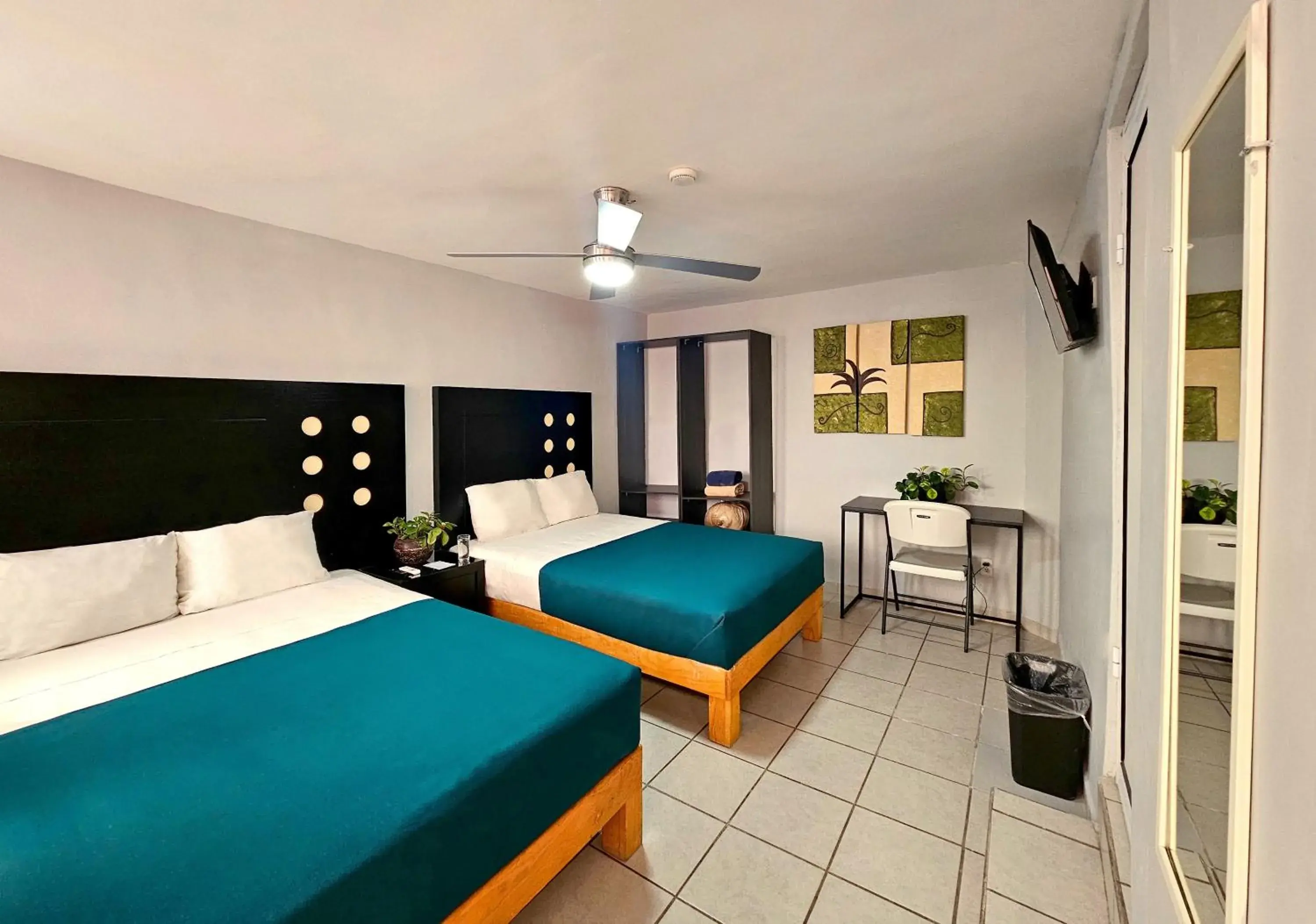 TV and multimedia, Bed in Hotel del Refugio TV and multimedia, Bed in Hotel del Refugio