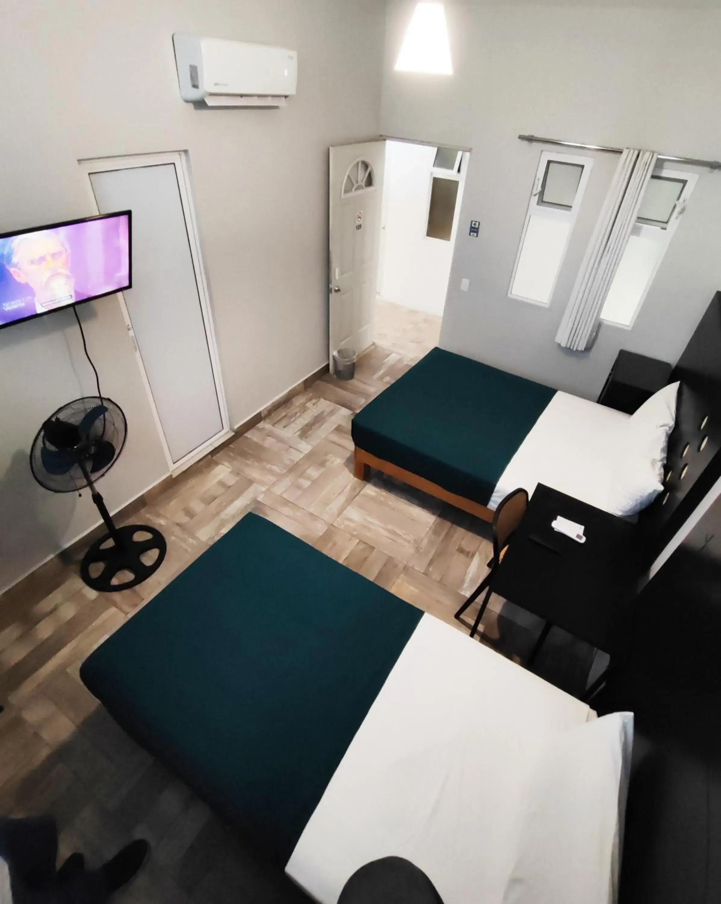 TV and multimedia, Bed in Hotel del Refugio TV and multimedia, Bed in Hotel del Refugio