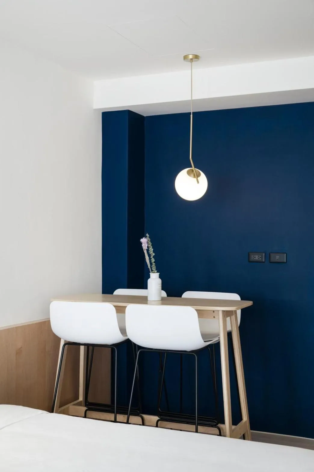 Decorative detail in Sunshine Liv.