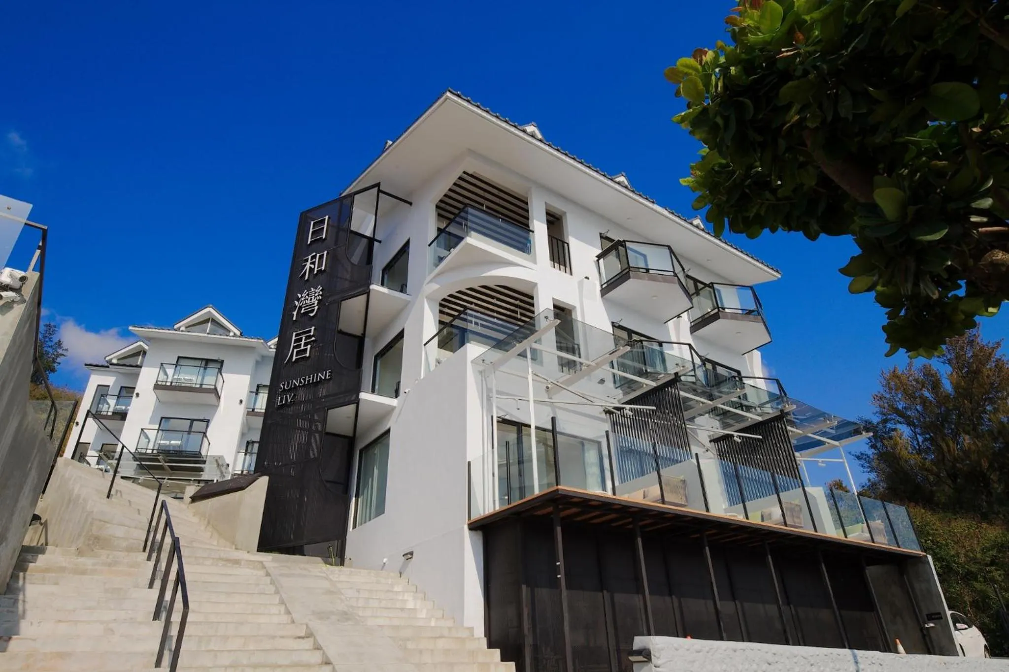 Property building in Sunshine Liv.