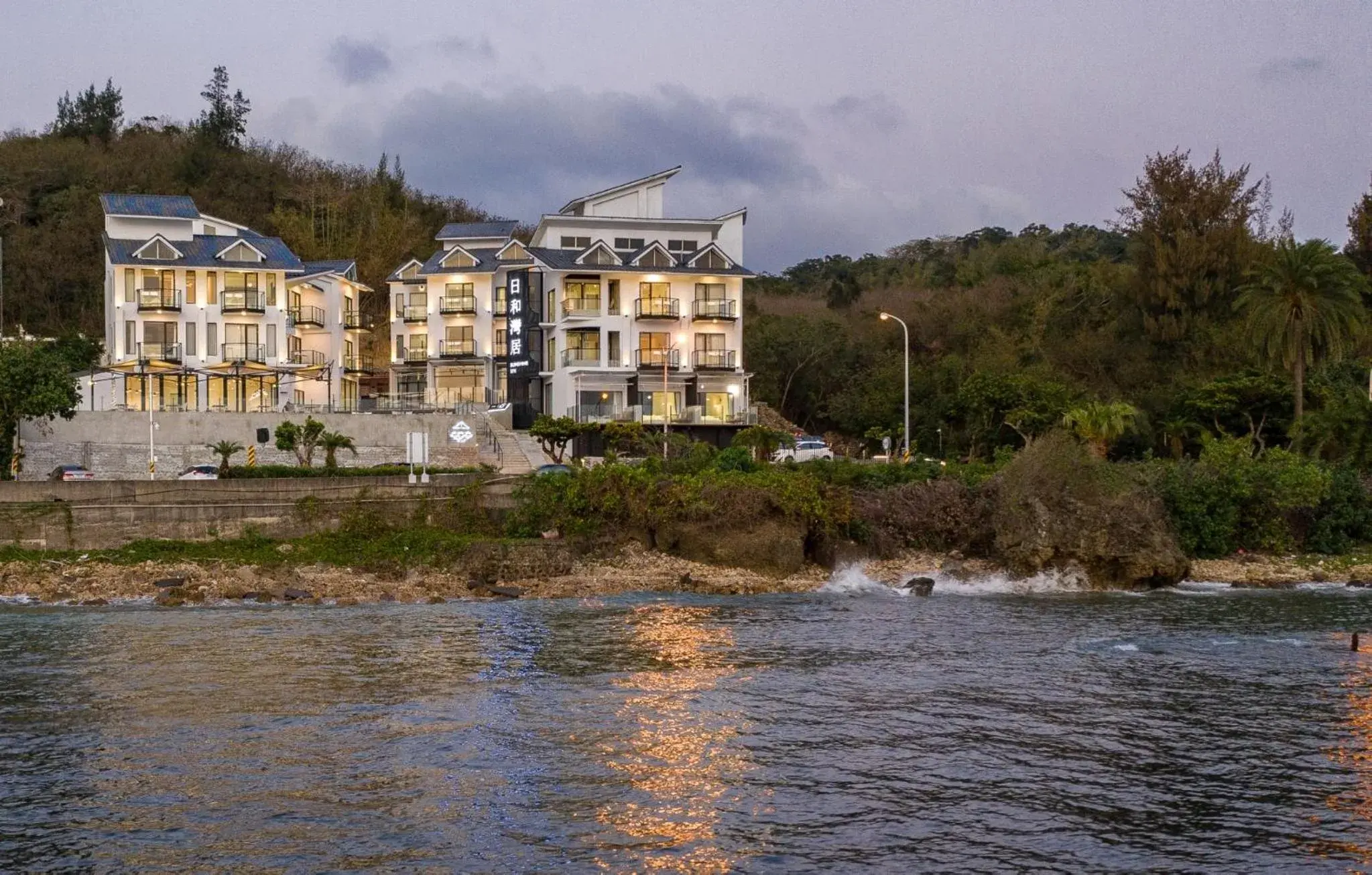 Property building in Sunshine Liv. Property building in Sunshine Liv.