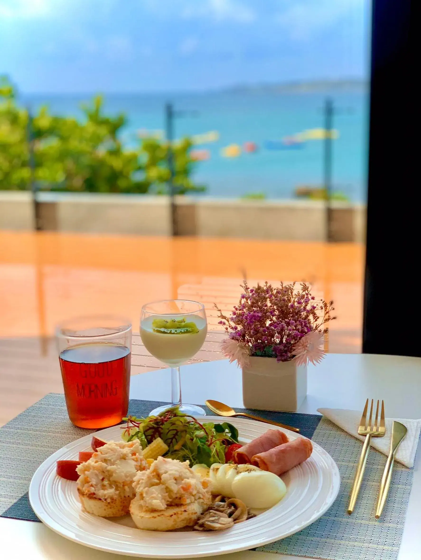 Restaurant/places to eat in Sunshine Liv. Restaurant/places to eat in Sunshine Liv.