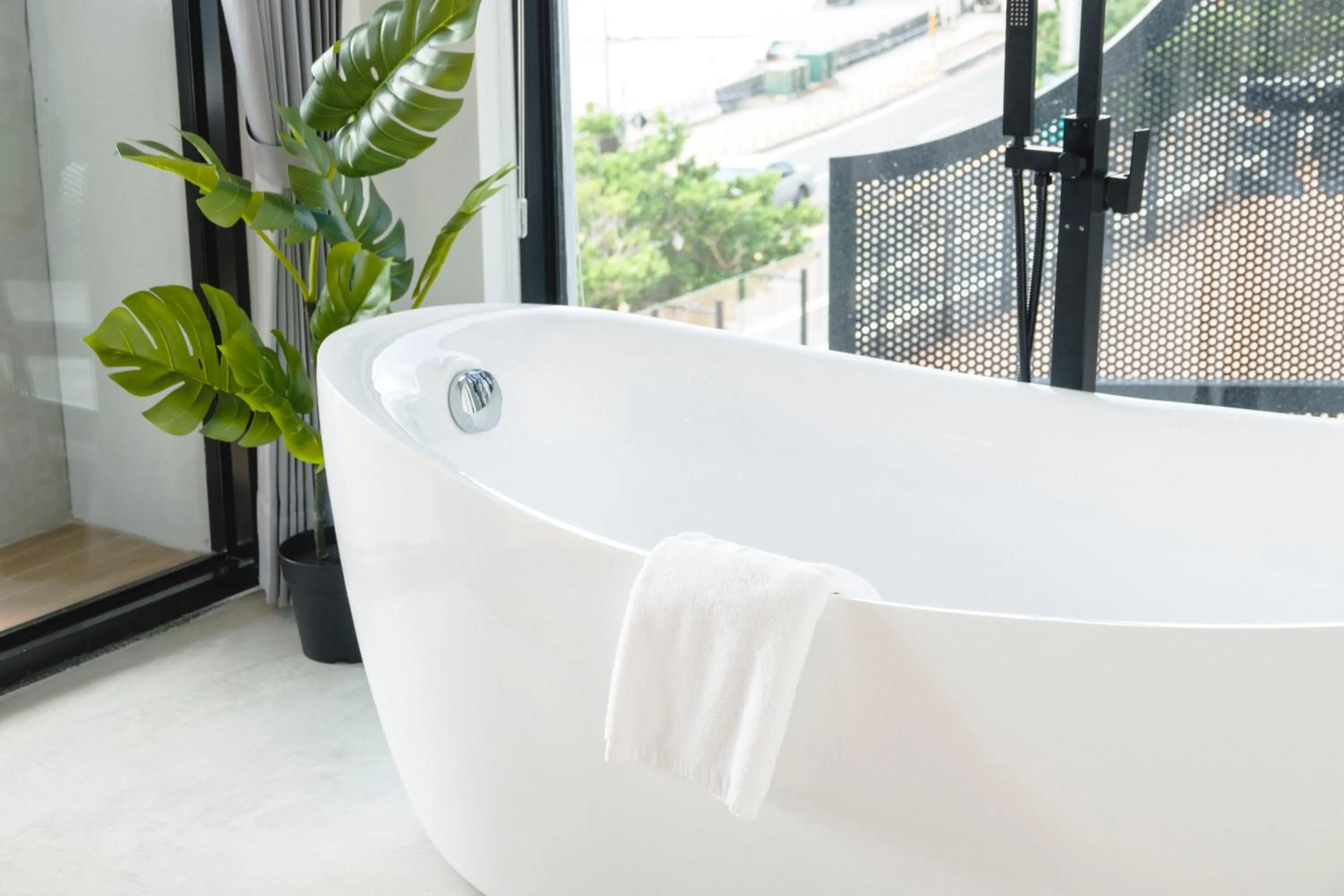 Bath in Sunshine Liv.