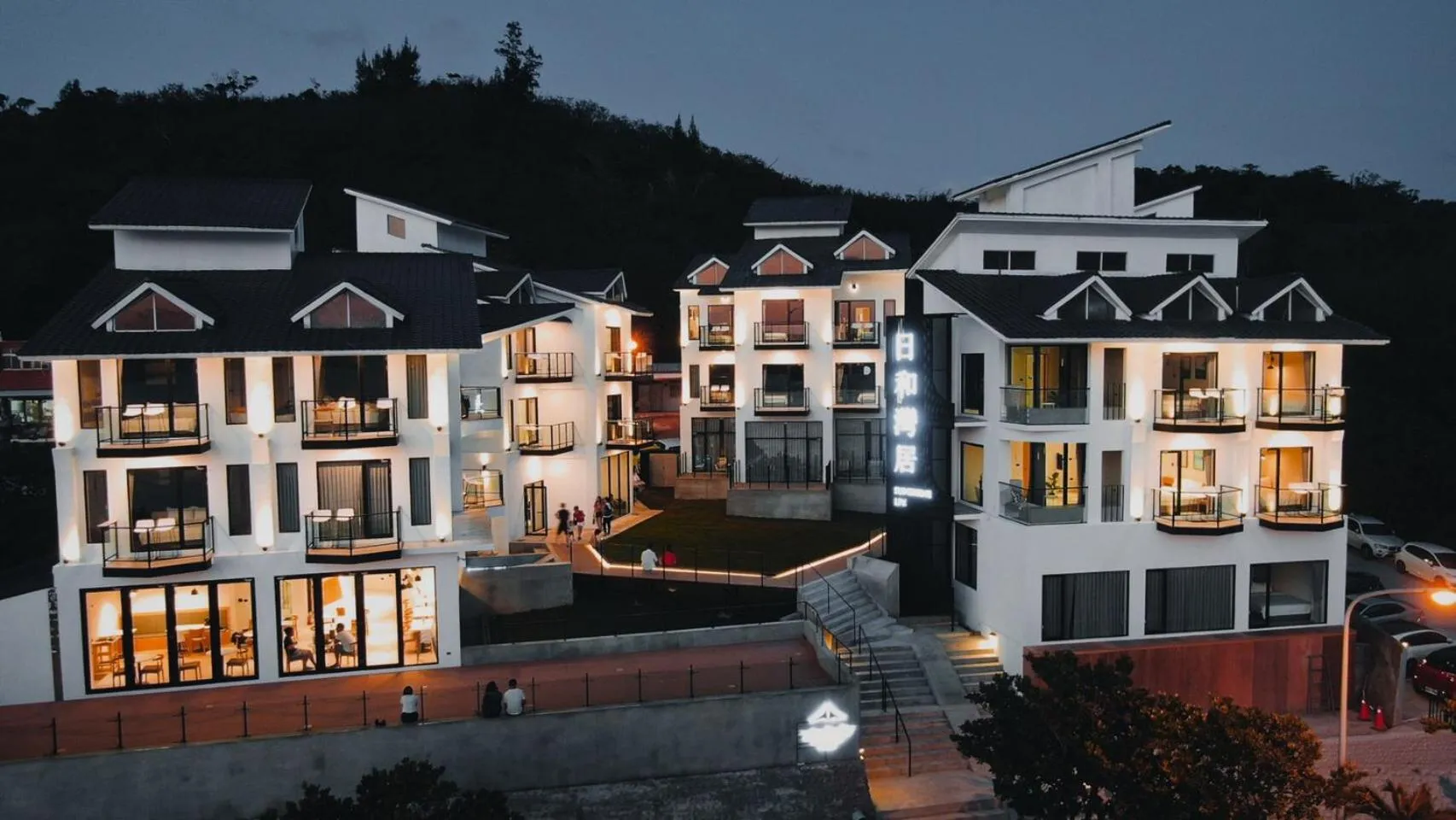 Property building in Sunshine Liv.