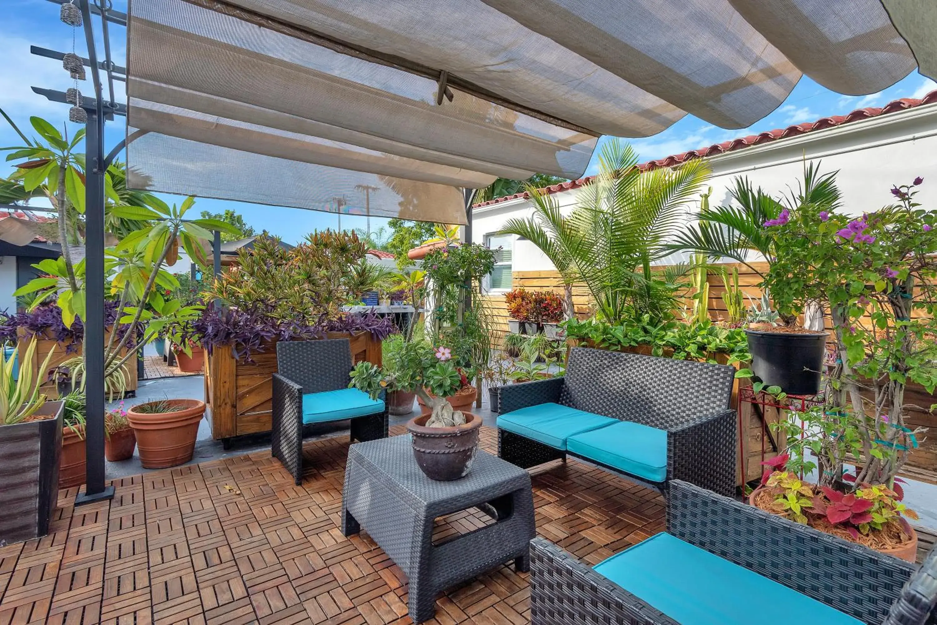 Inner courtyard view in Oasis Hotel Inner courtyard view in Oasis Hotel