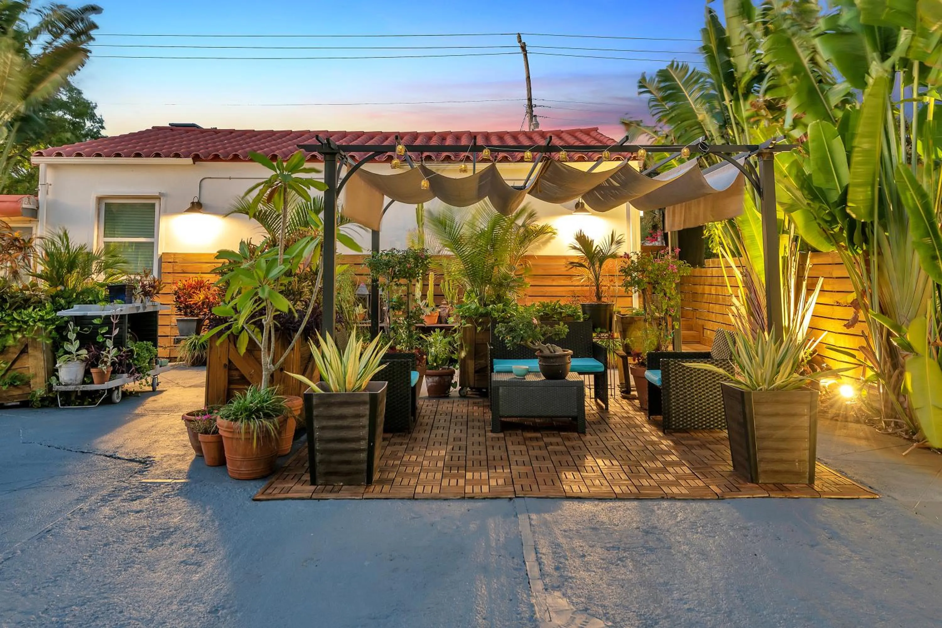 Inner courtyard view in Oasis Hotel
