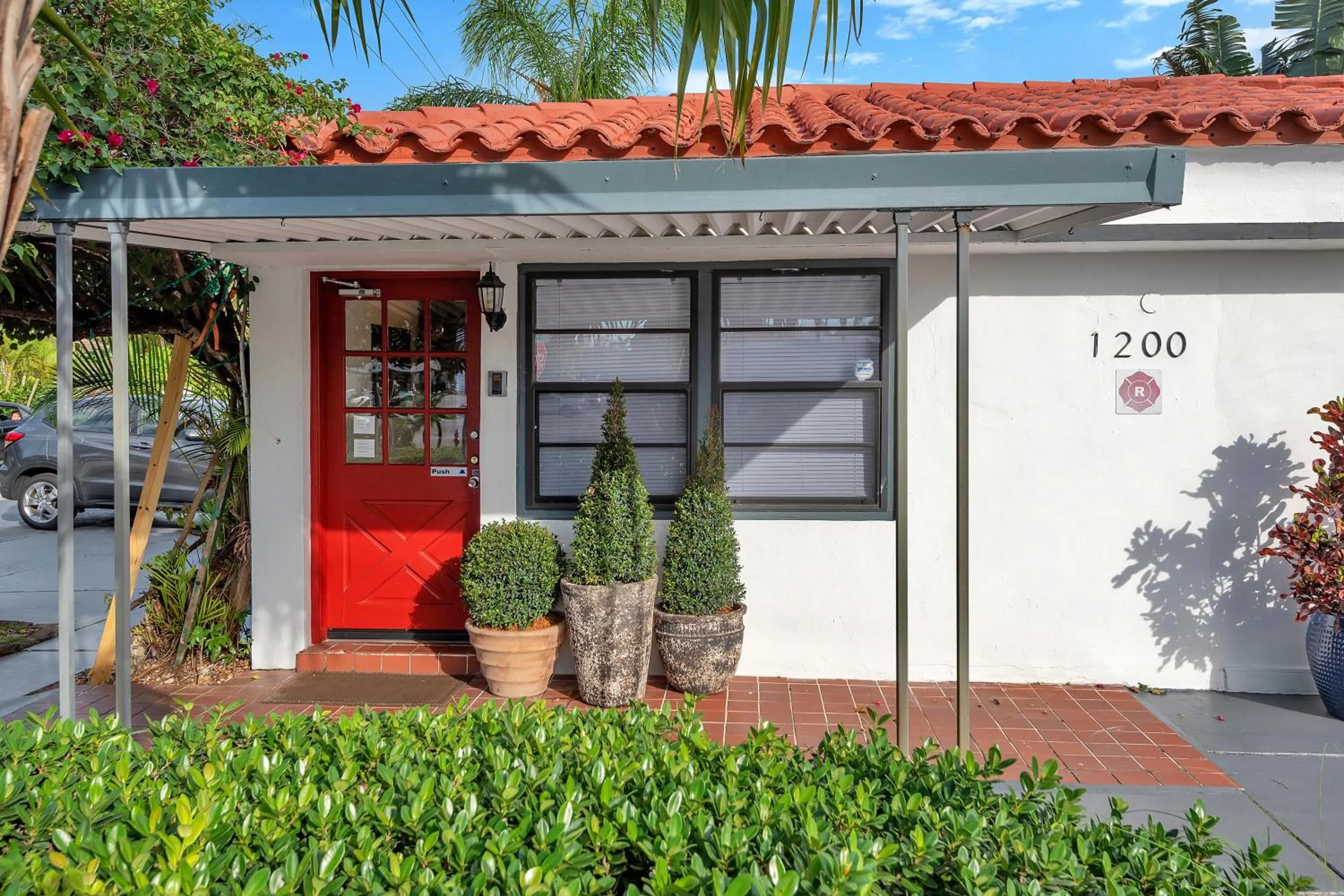 Facade/entrance in Oasis Hotel