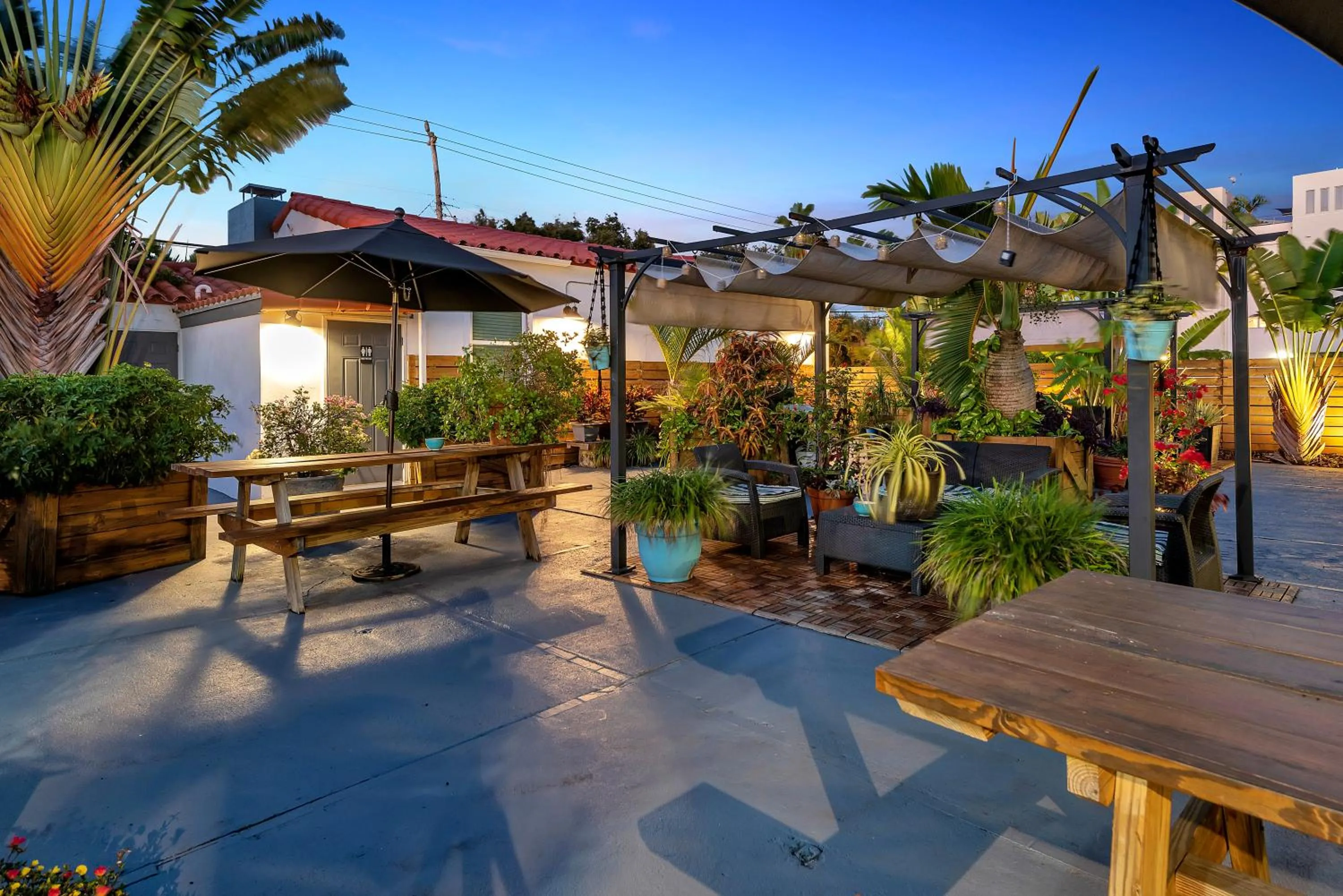 Inner courtyard view in Oasis Hotel