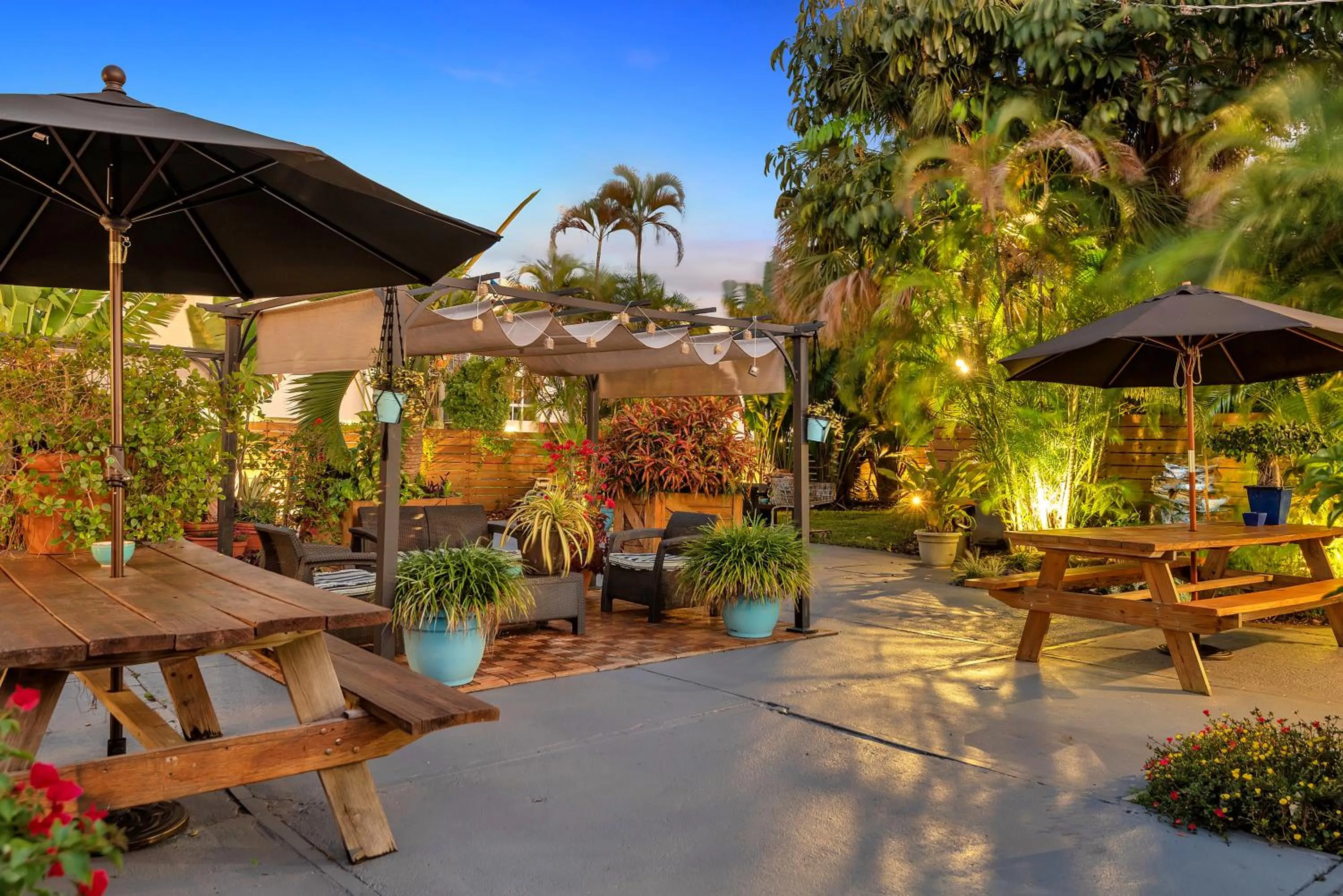 Inner courtyard view in Oasis Hotel