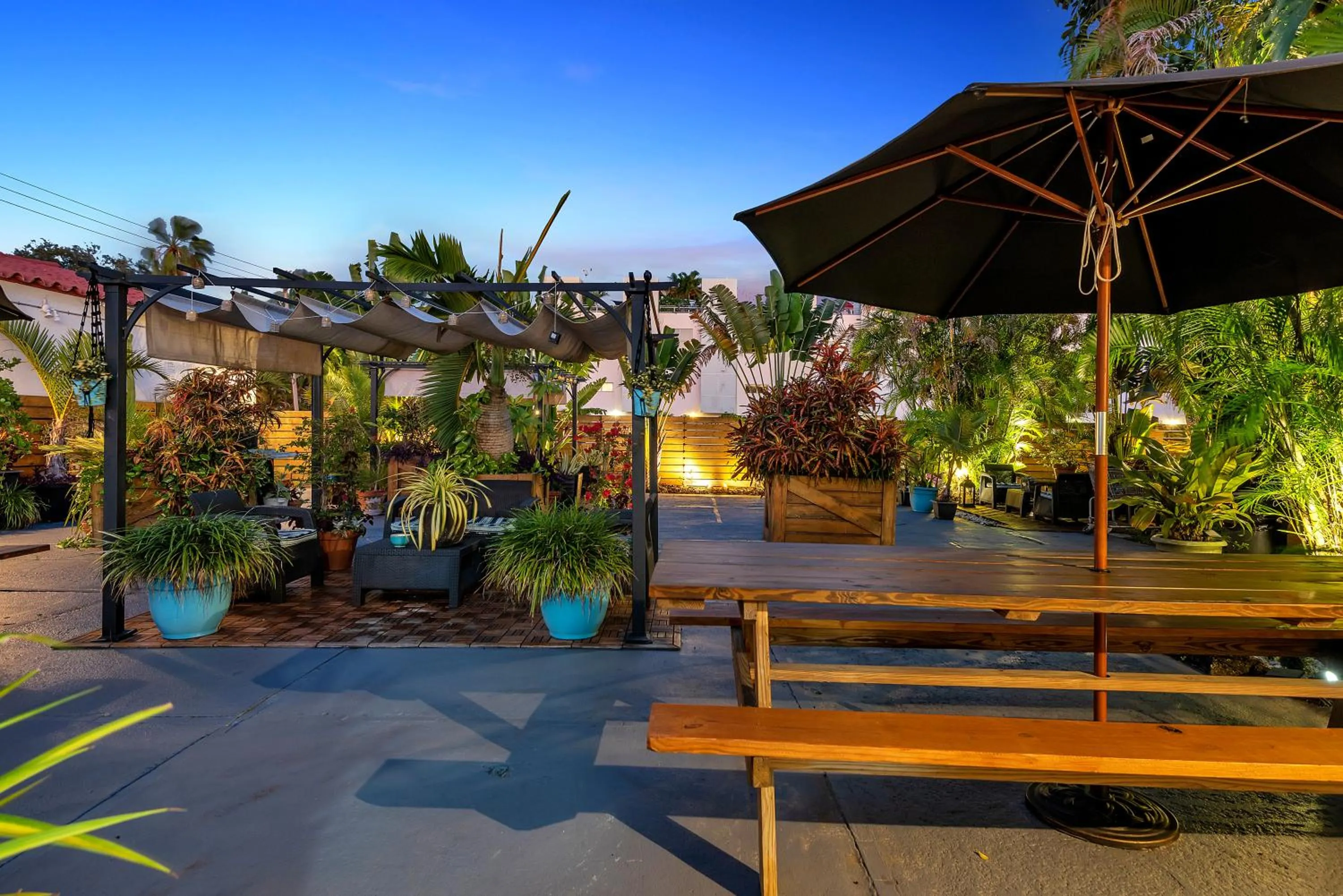 Inner courtyard view in Oasis Hotel