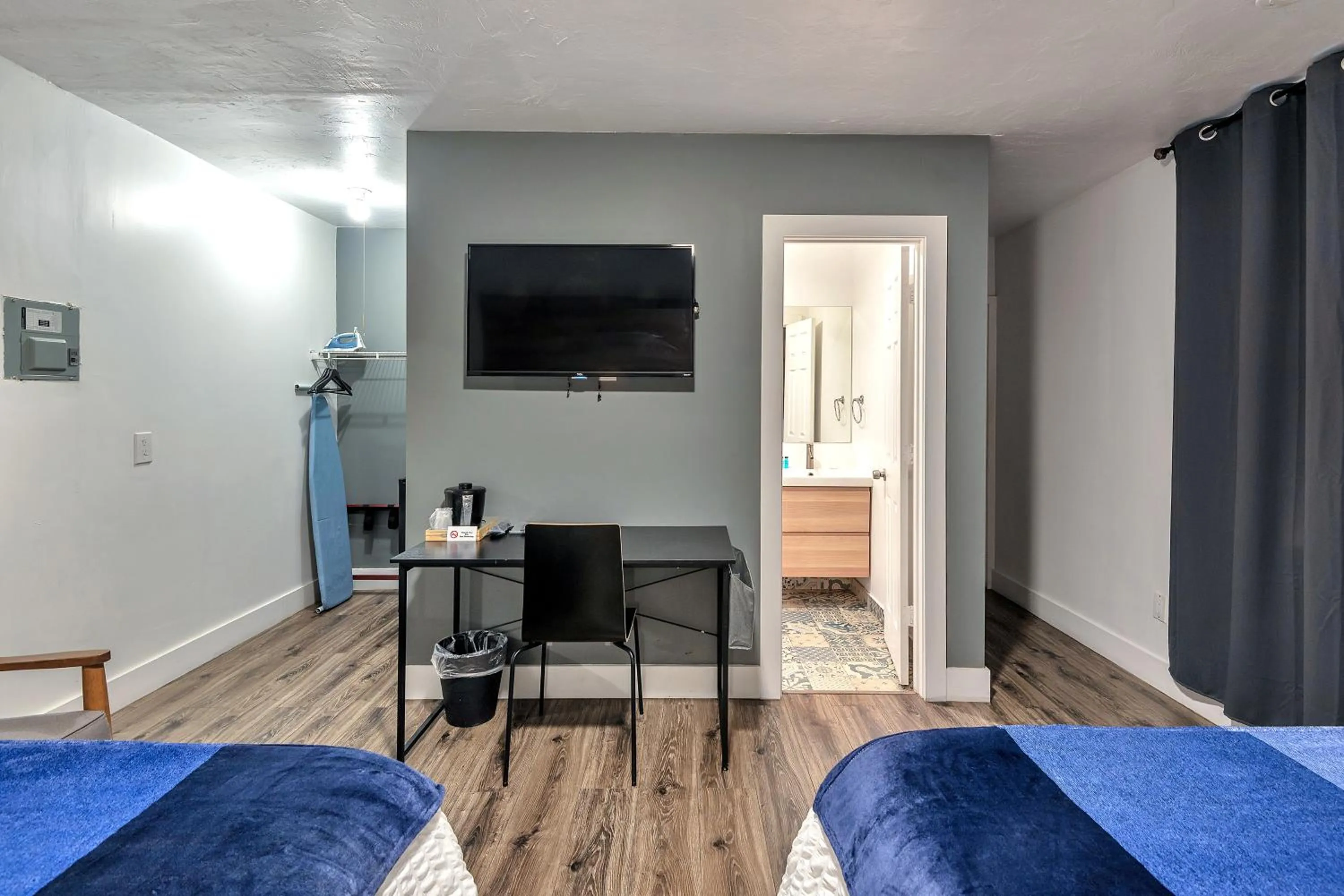 TV and multimedia, Bed in Oasis Hotel