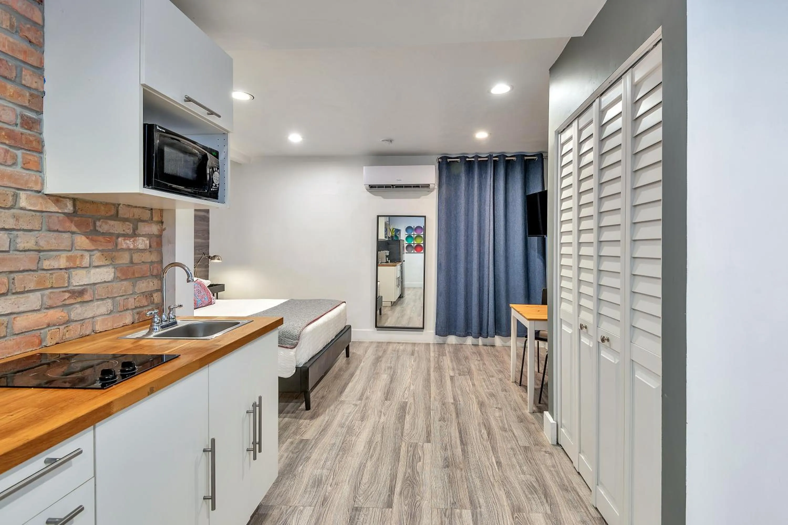 Kitchen or kitchenette in Oasis Hotel