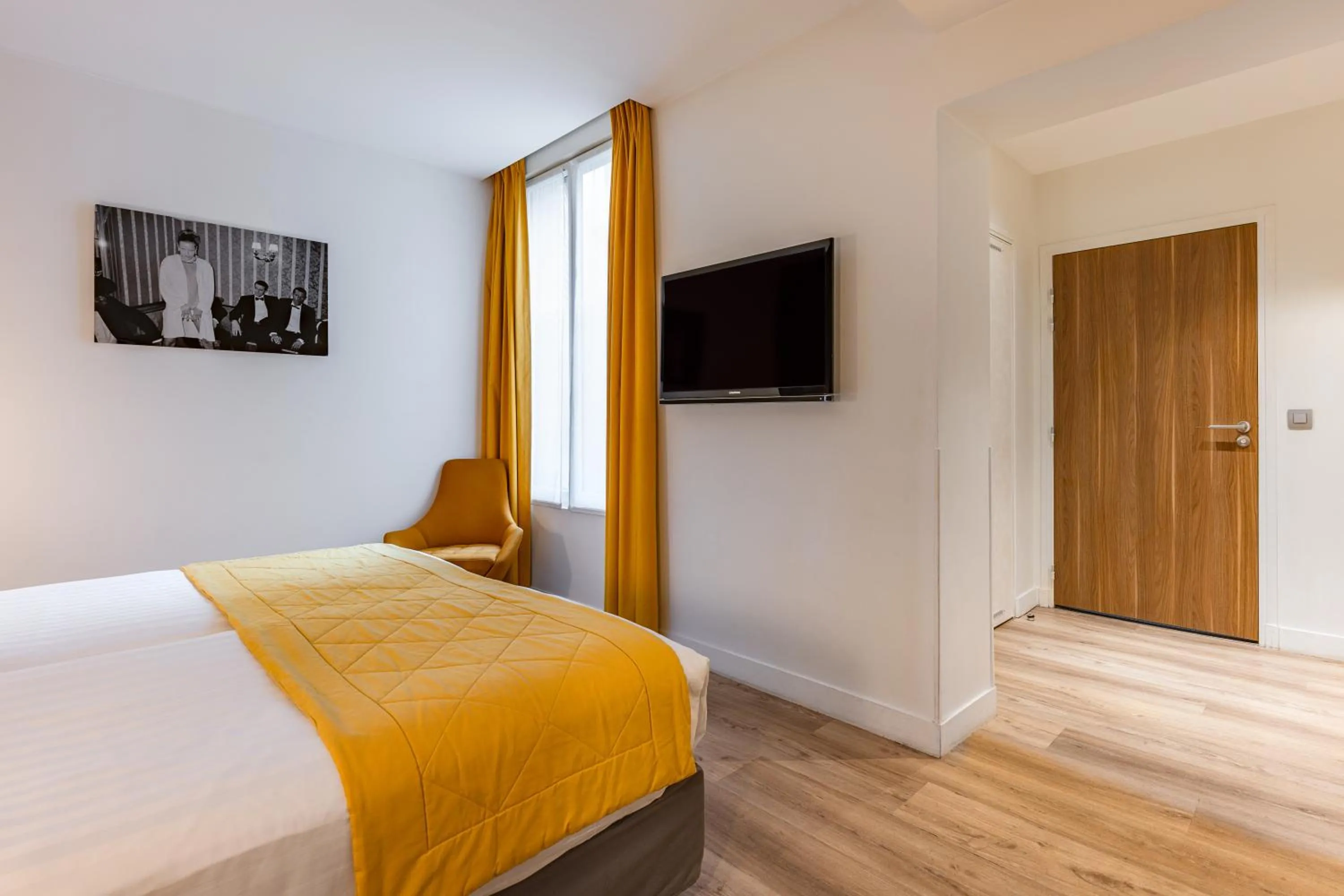 Bed in Best Western Plus 61 Paris Nation Hotel