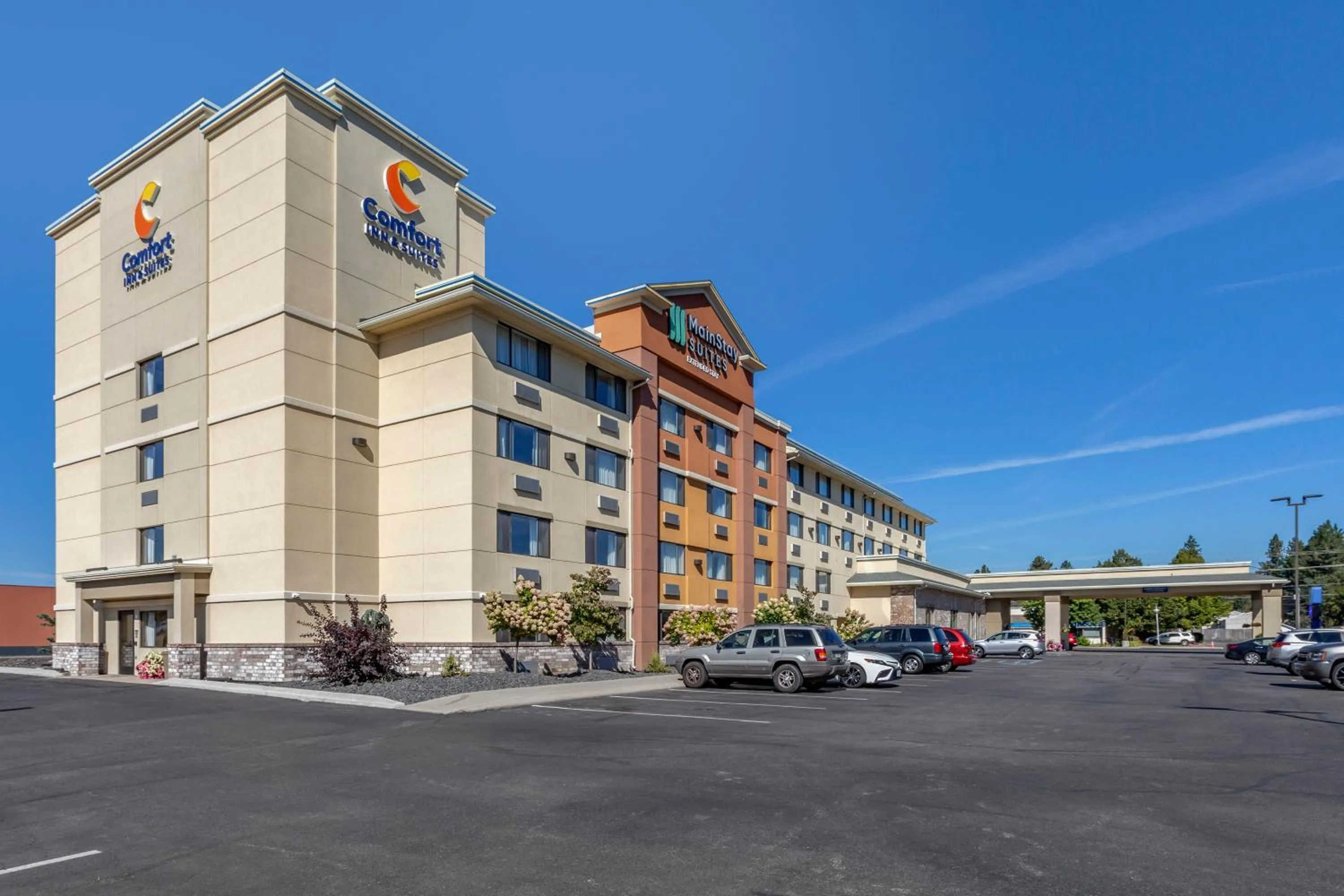 Property building in Comfort Inn & Suites Coeur d'Alene