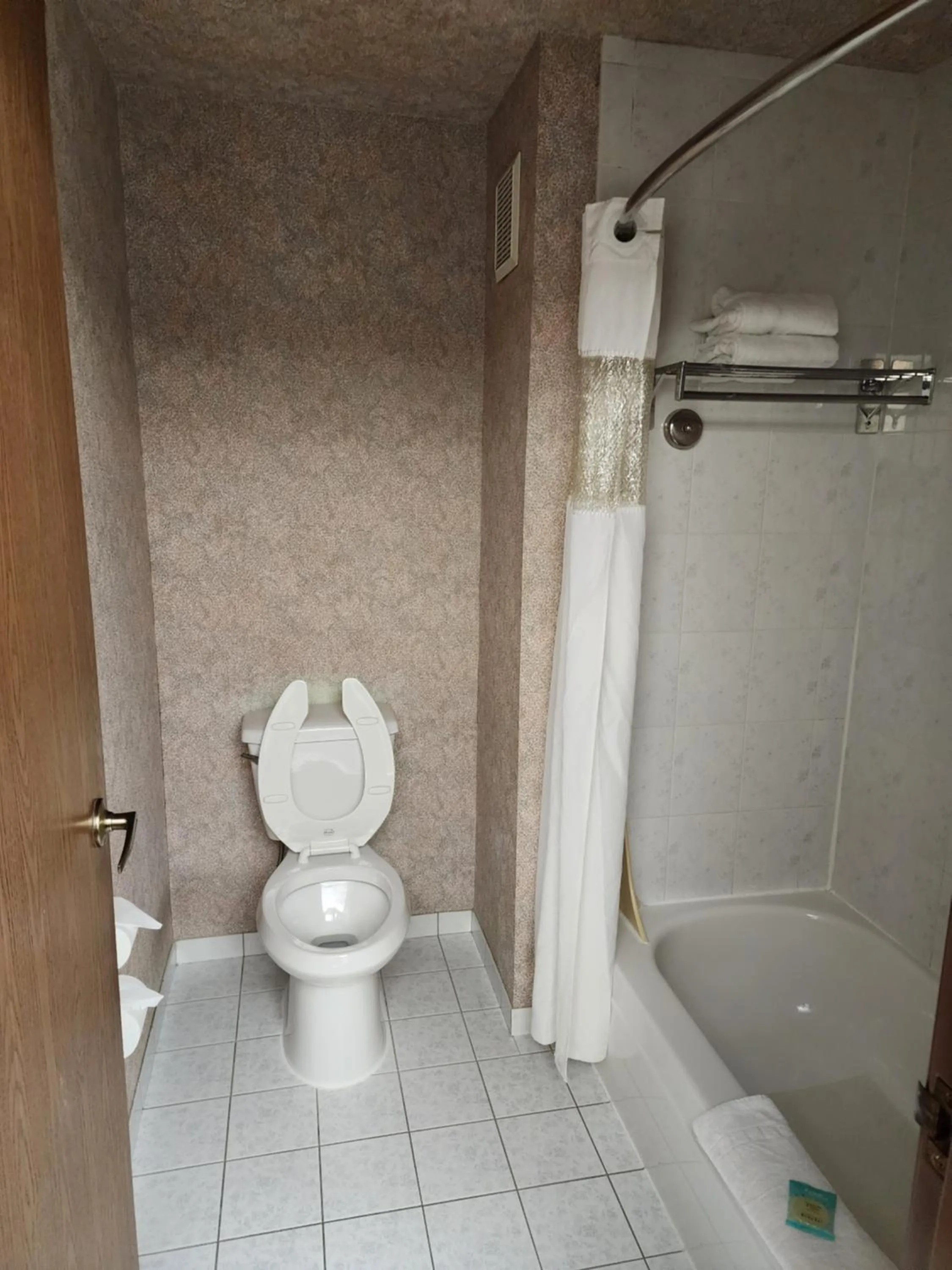 Bathroom in Shilo Inn Suites Salem