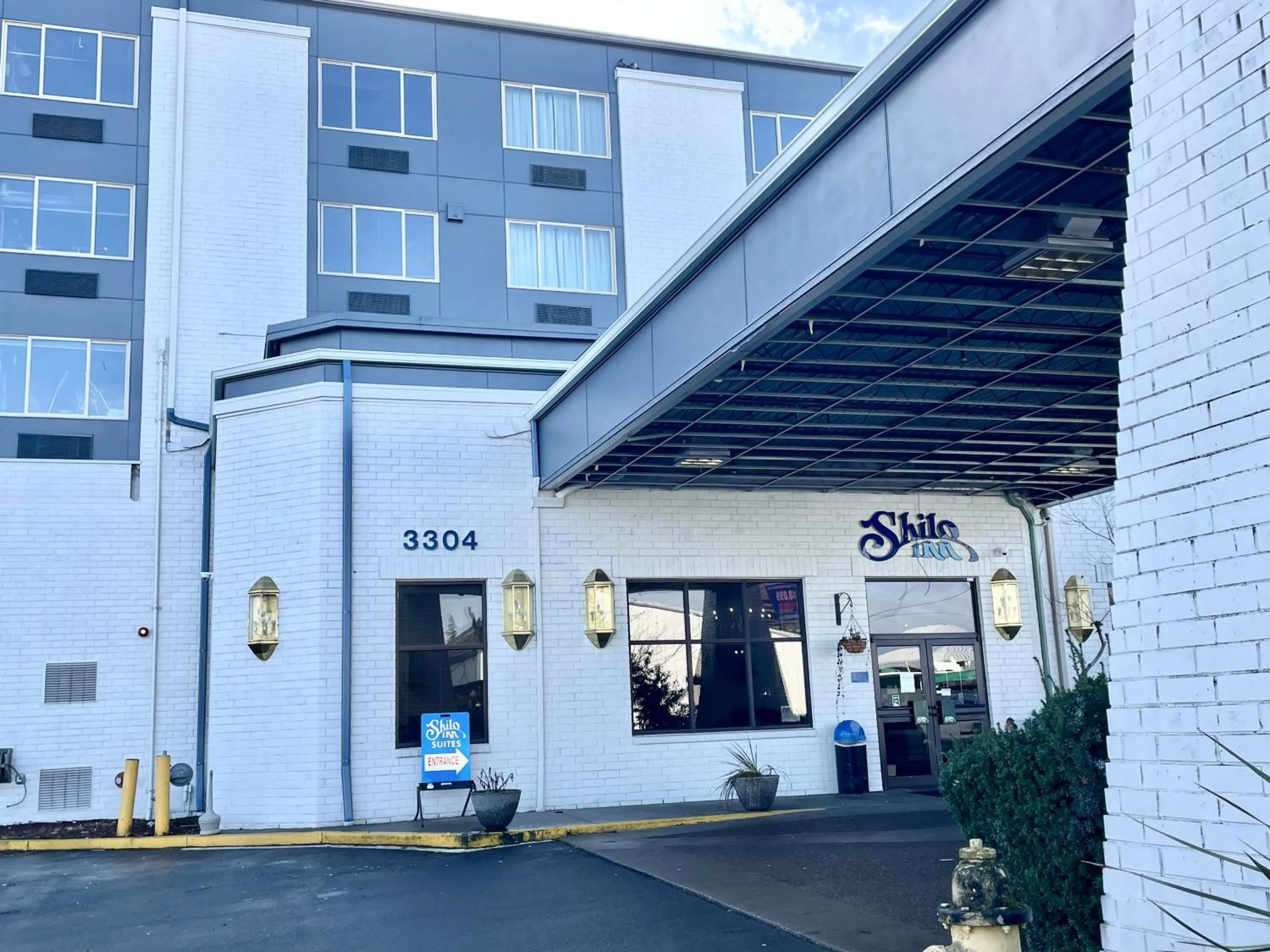 Property building in Shilo Inn Suites Salem