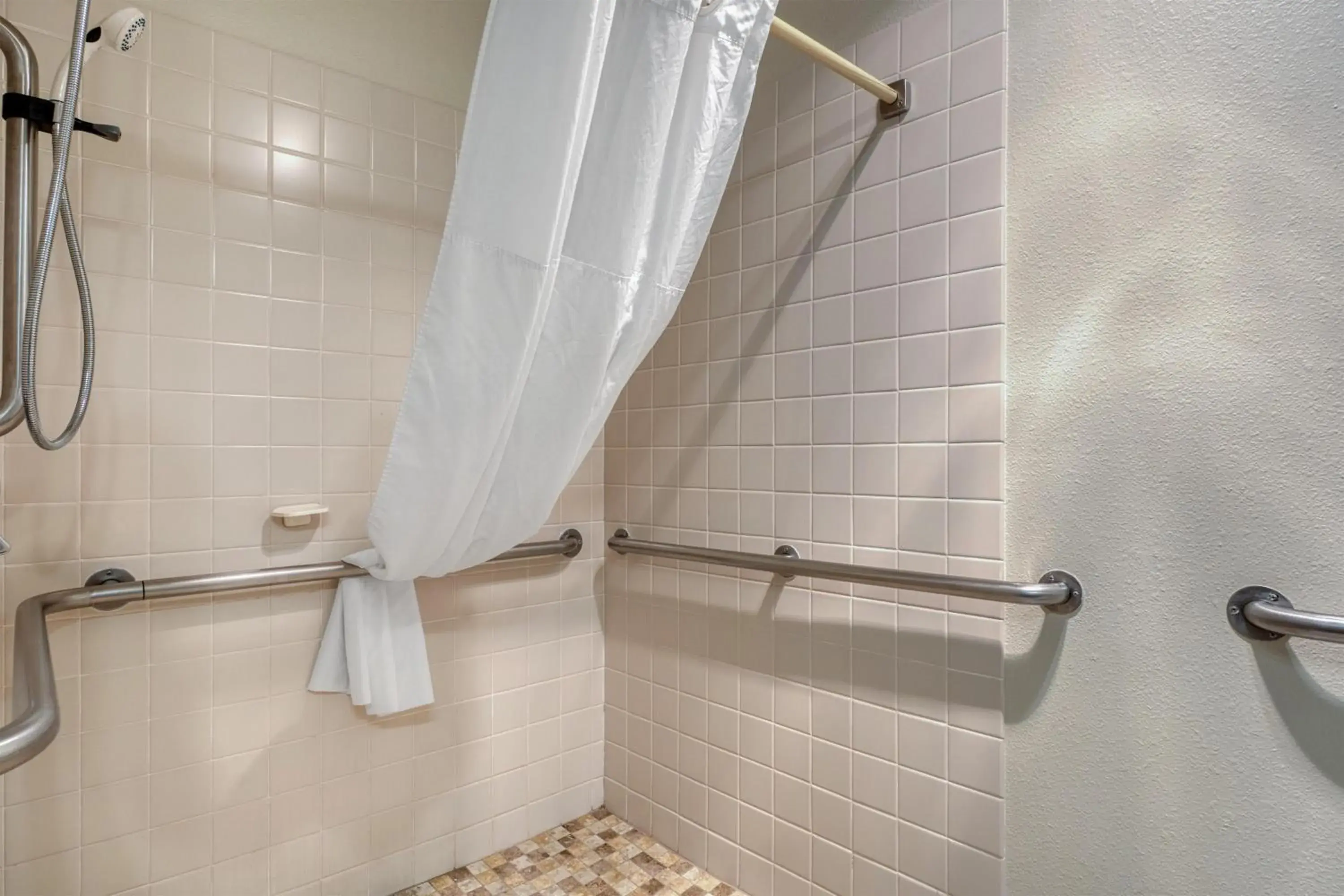 Bathroom in Best Western Alderwood Bathroom in Best Western Alderwood