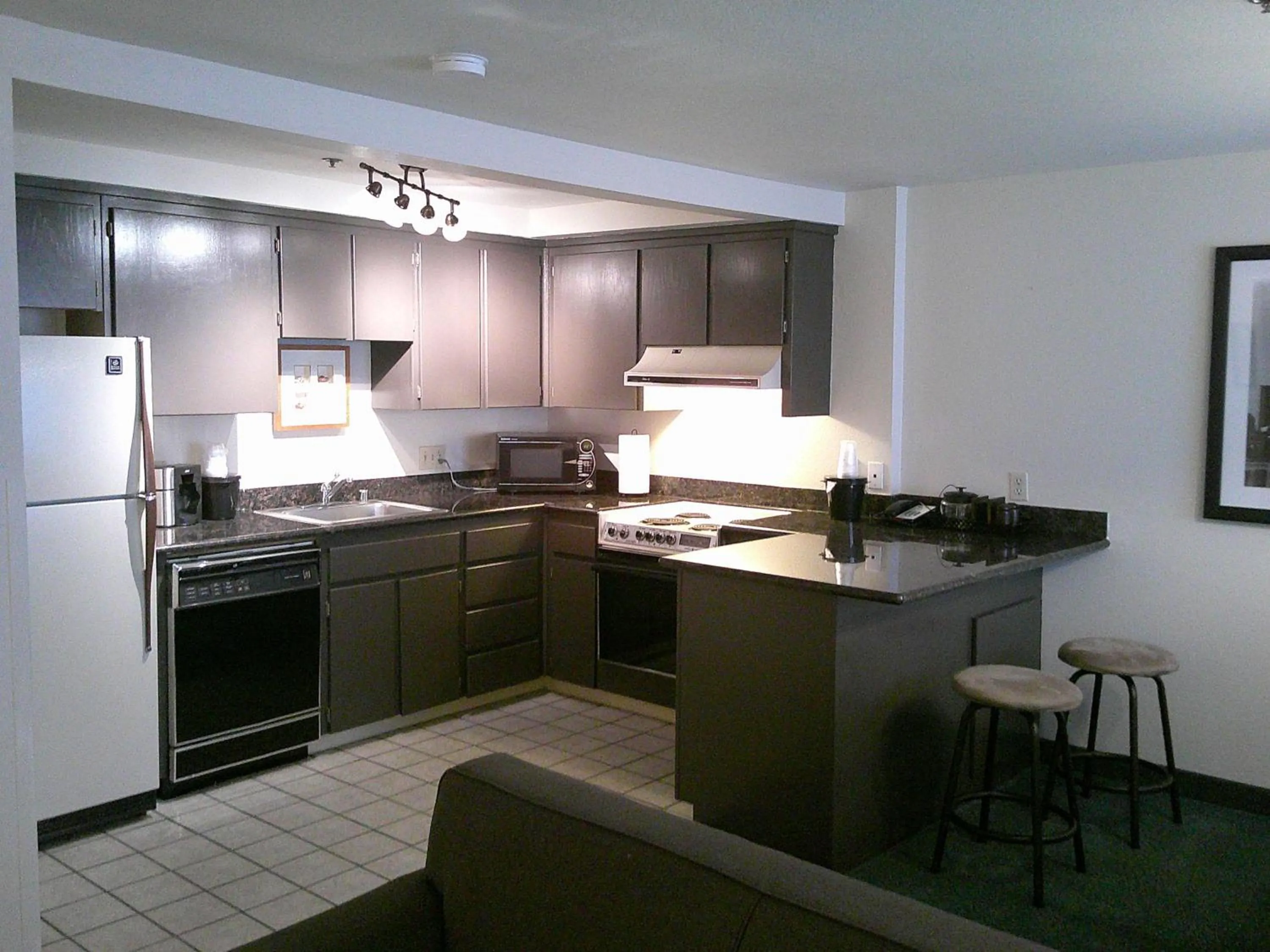 Kitchen or kitchenette in Best Western Alderwood