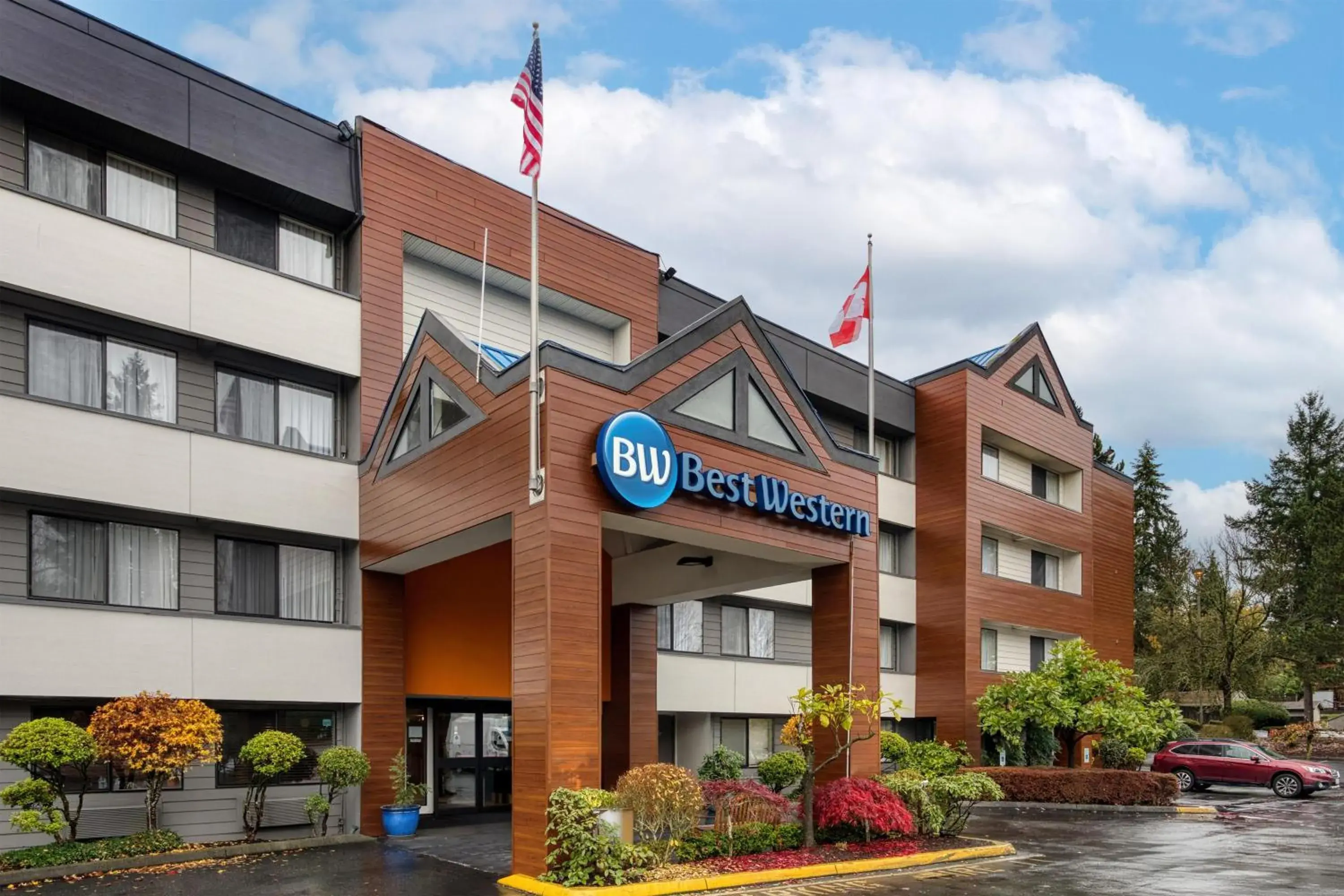 Property building in Best Western Alderwood Property building in Best Western Alderwood
