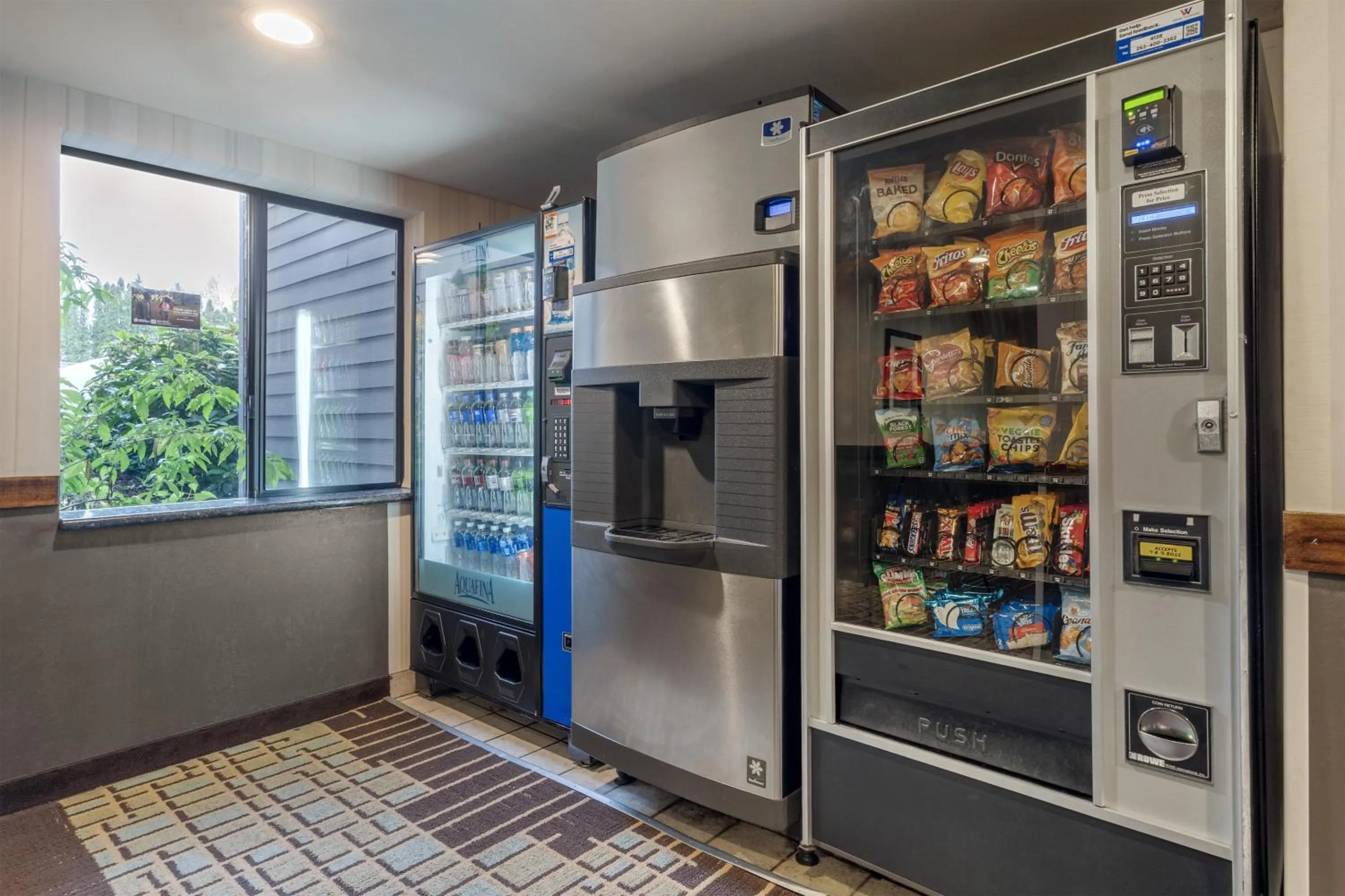 Property building in Best Western Alderwood