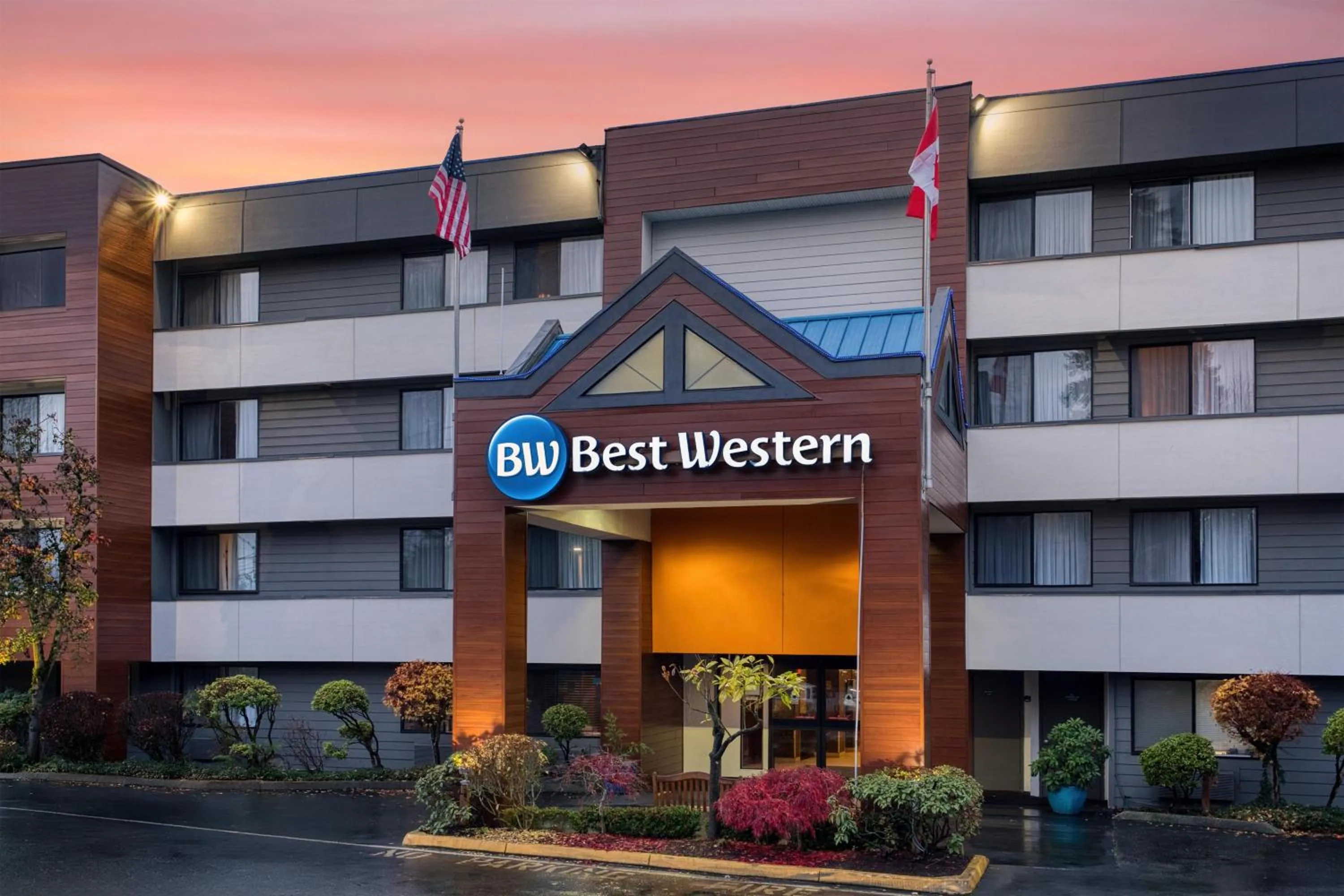 Property building in Best Western Alderwood