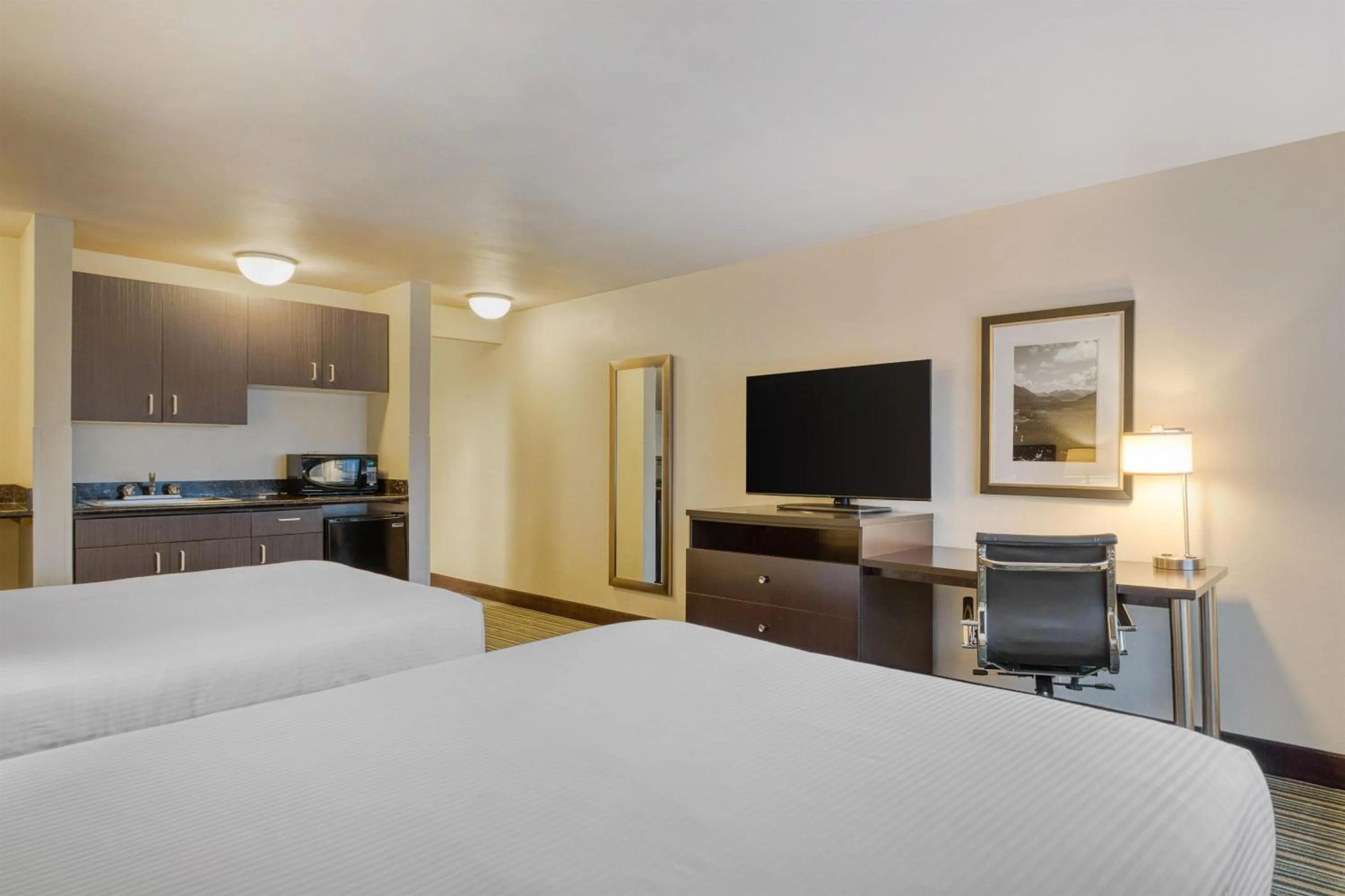 Bedroom, Bed in Best Western Alderwood