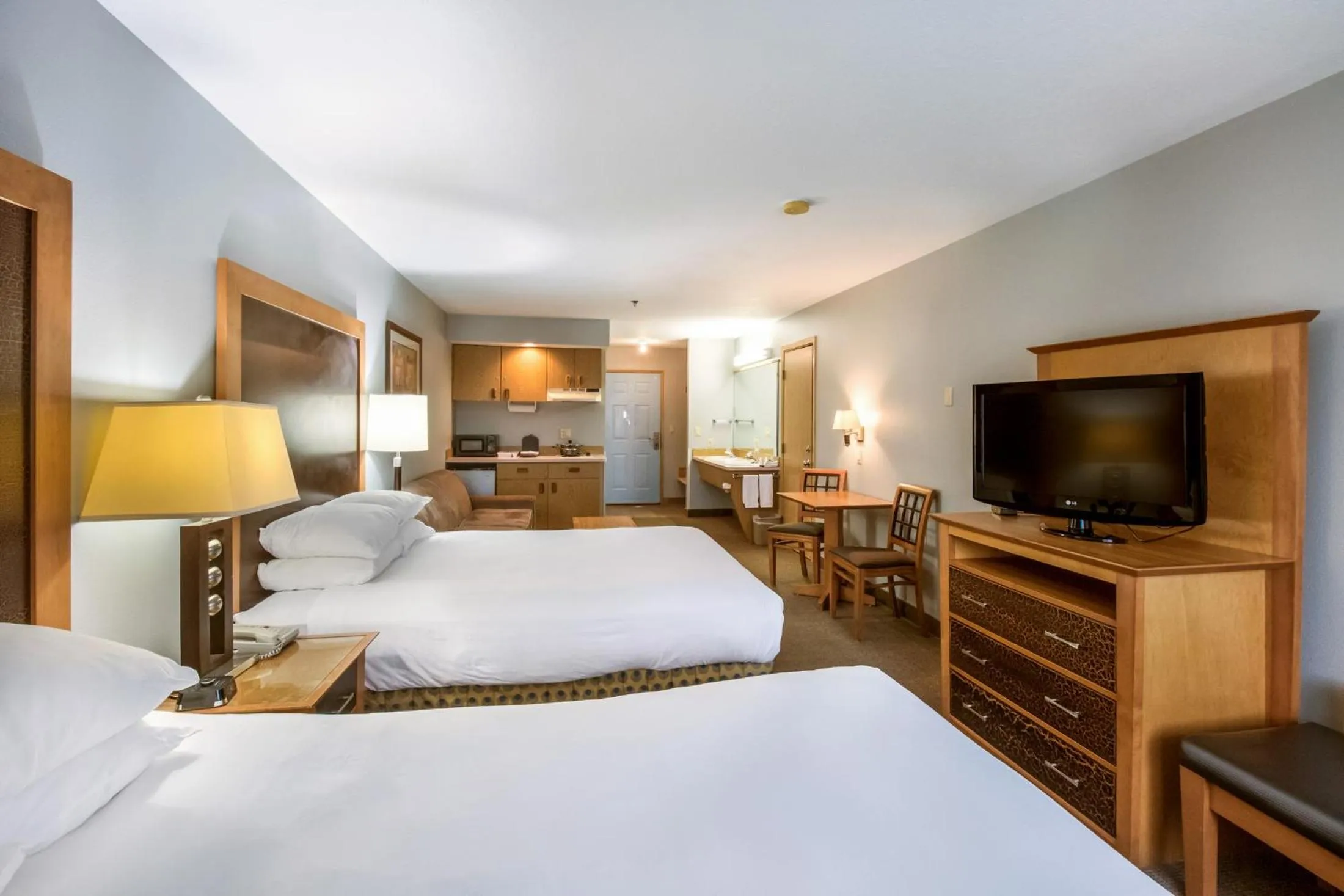 TV and multimedia, TV/Entertainment Center in Red Lion Inn & Suites Seaside