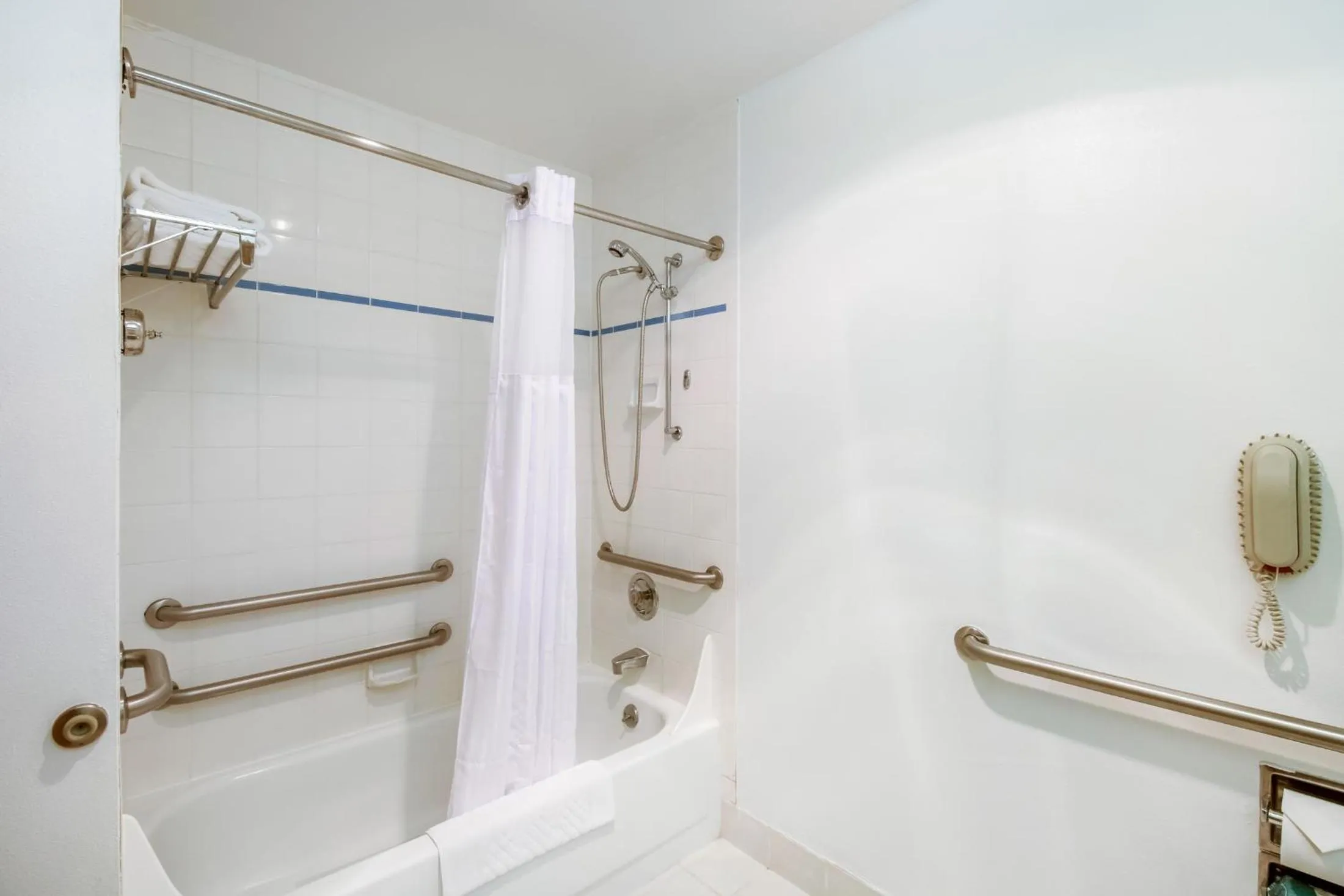 Bathroom in Red Lion Inn & Suites Seaside