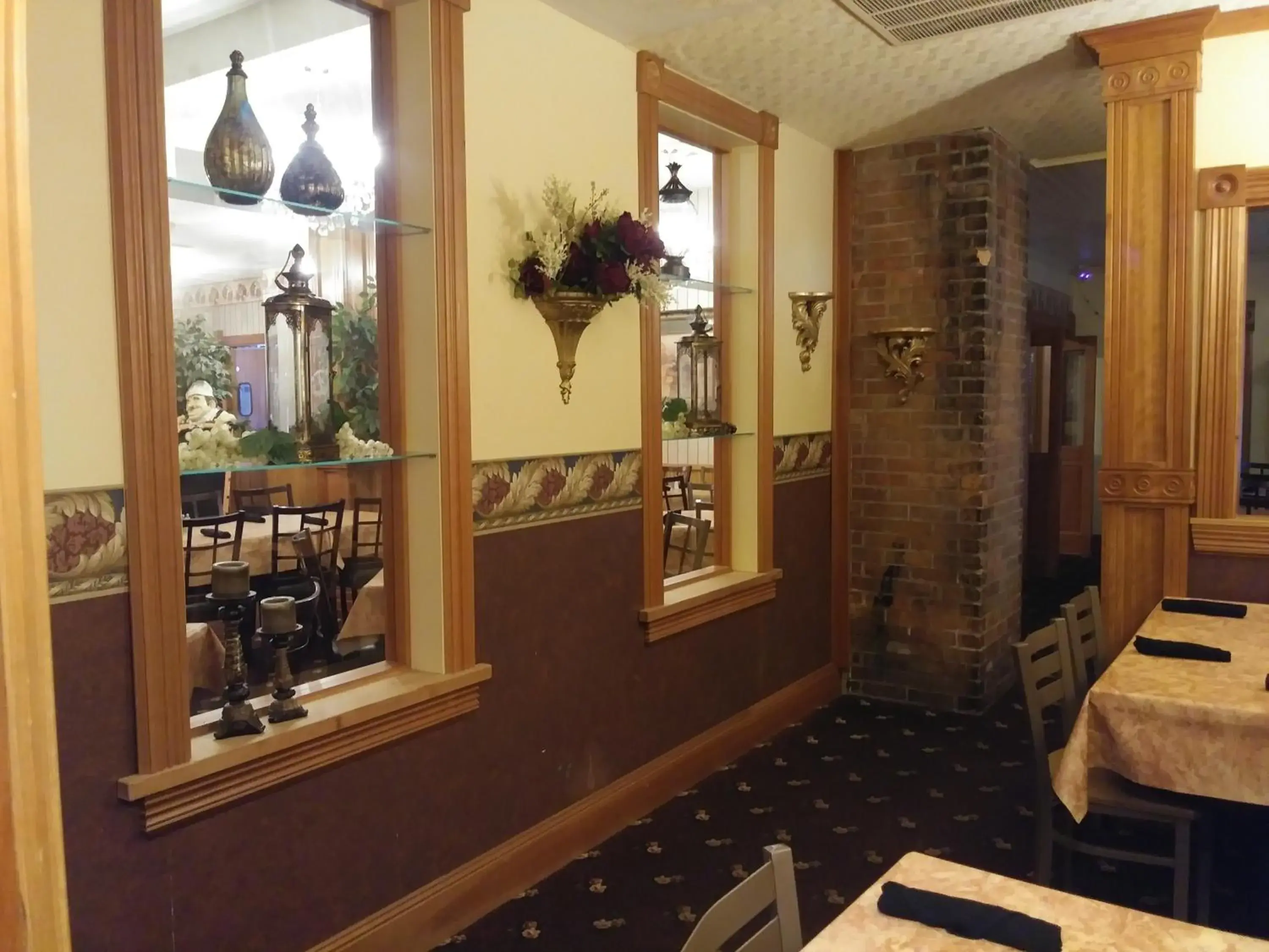 Restaurant/places to eat in The Thayer Restaurant/places to eat in The Thayer