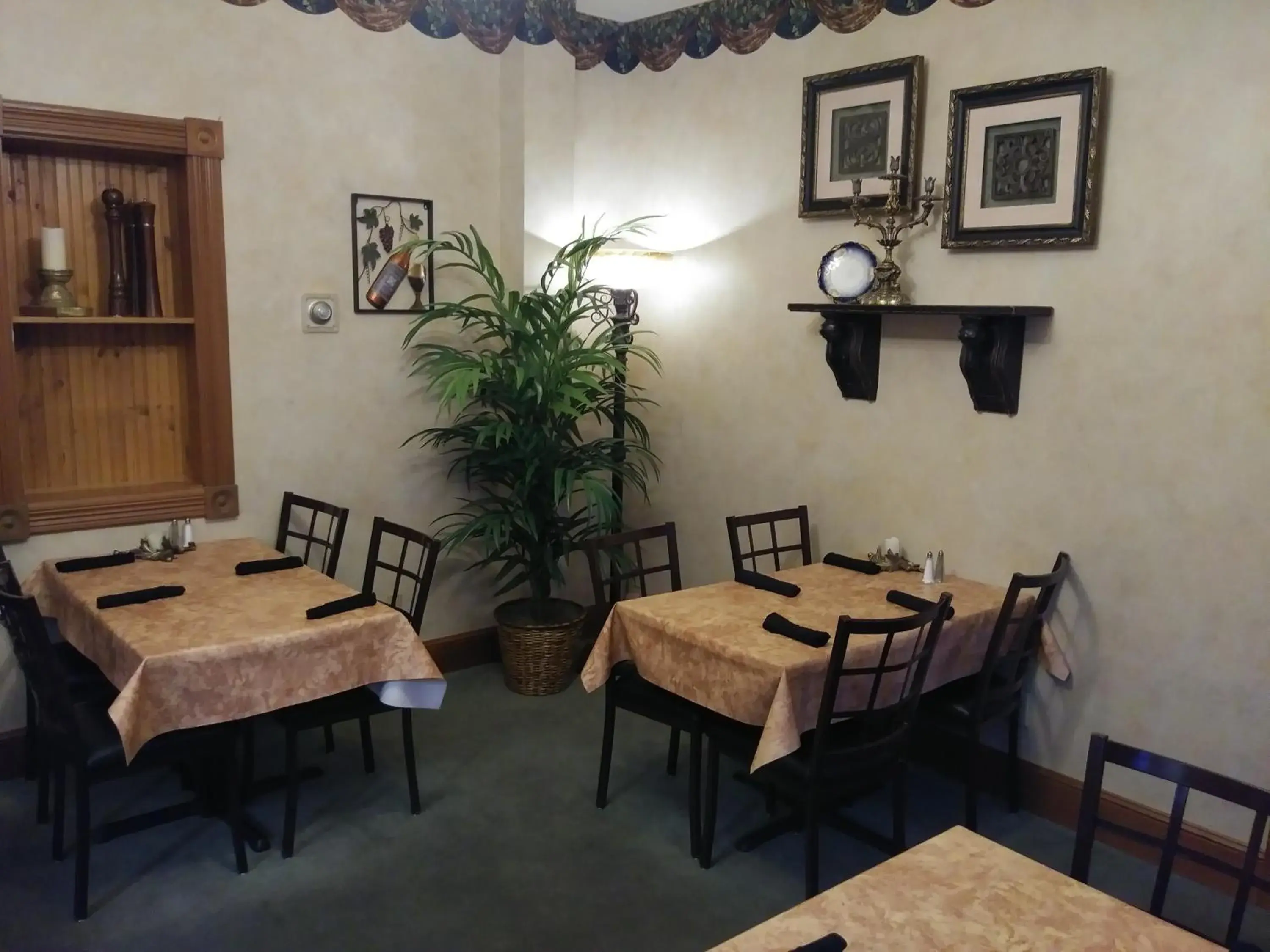 Restaurant/places to eat in The Thayer Restaurant/places to eat in The Thayer