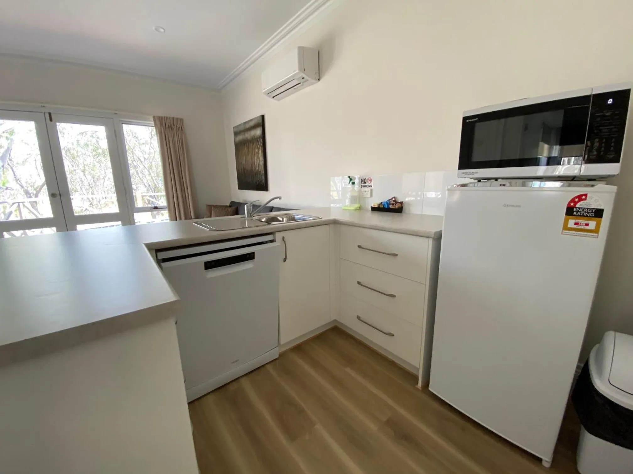 Kitchen or kitchenette in Campaspe Lodge