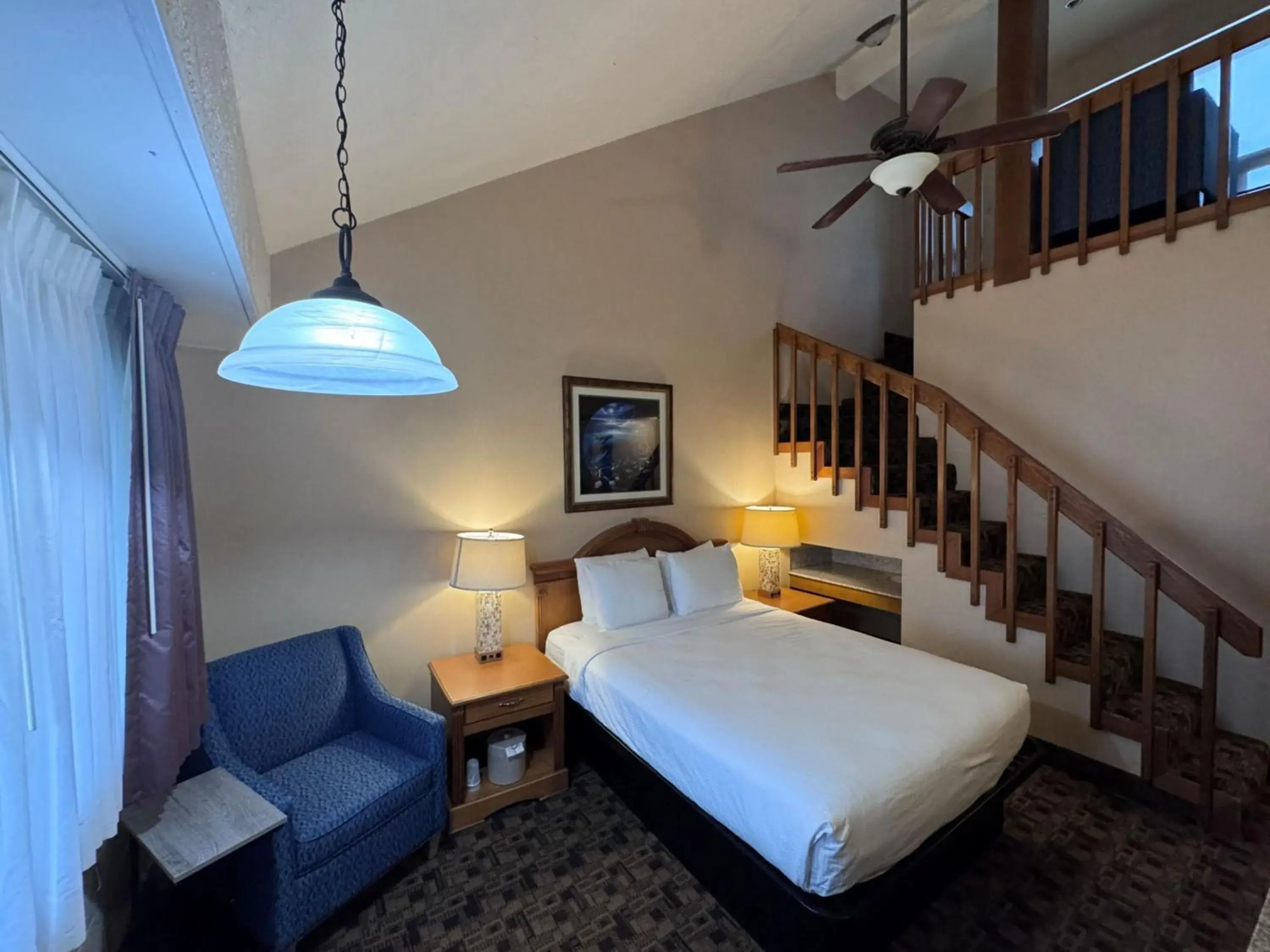 Bed in Promenade Inn & Suites Oceanfront Bed in Promenade Inn & Suites Oceanfront