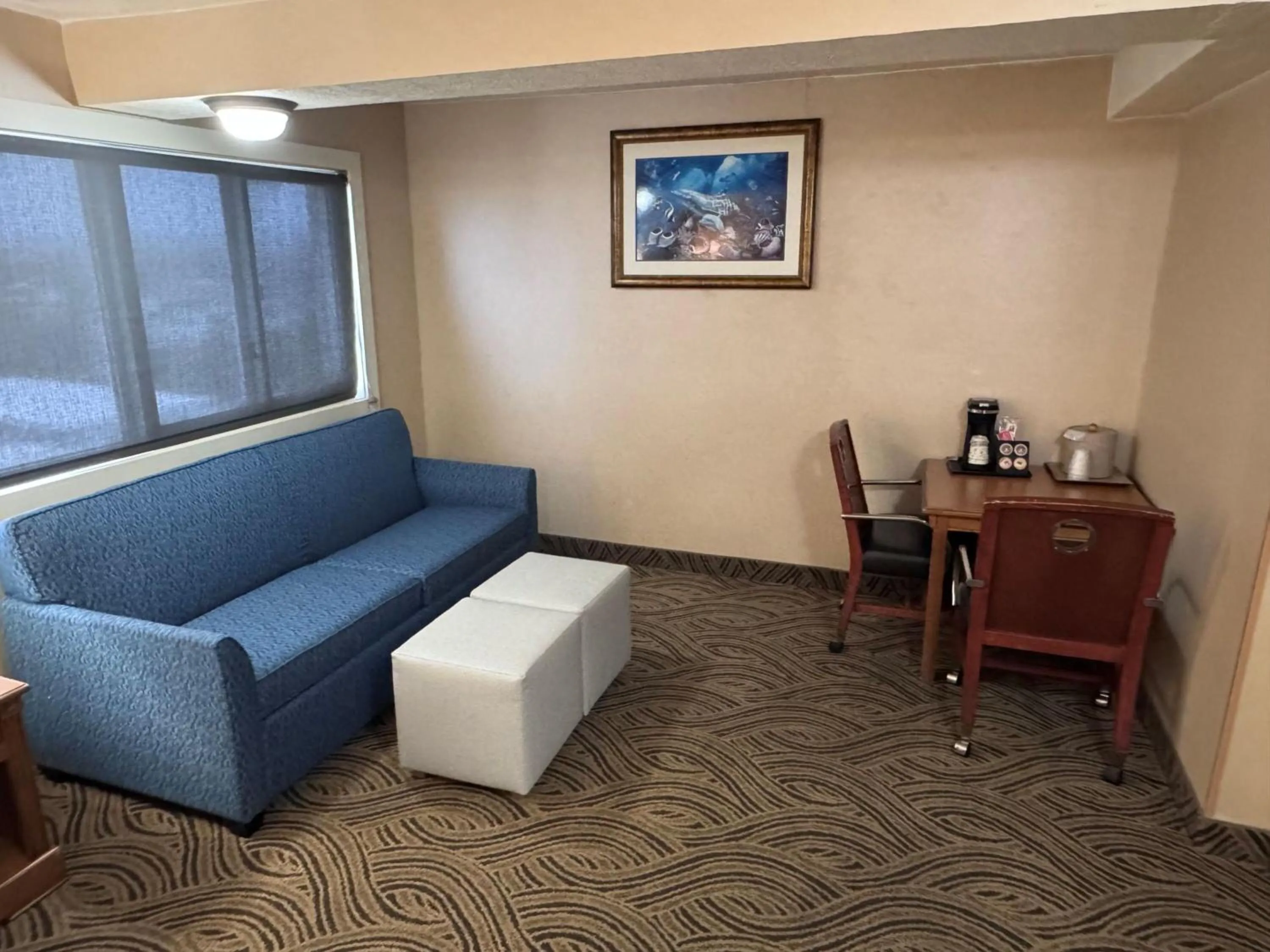 Seating area in Promenade Inn & Suites Oceanfront