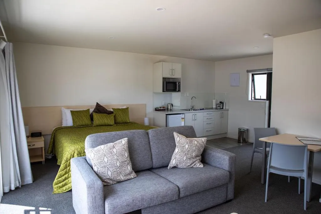 Bed in Peninsula Motel