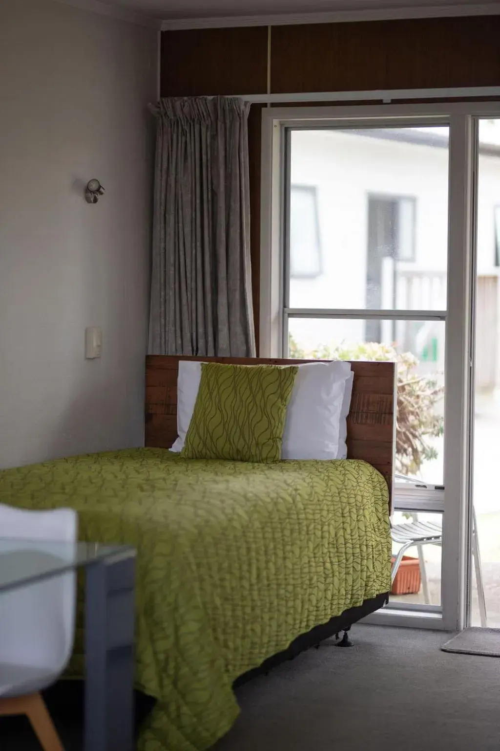 Bed in Peninsula Motel Bed in Peninsula Motel