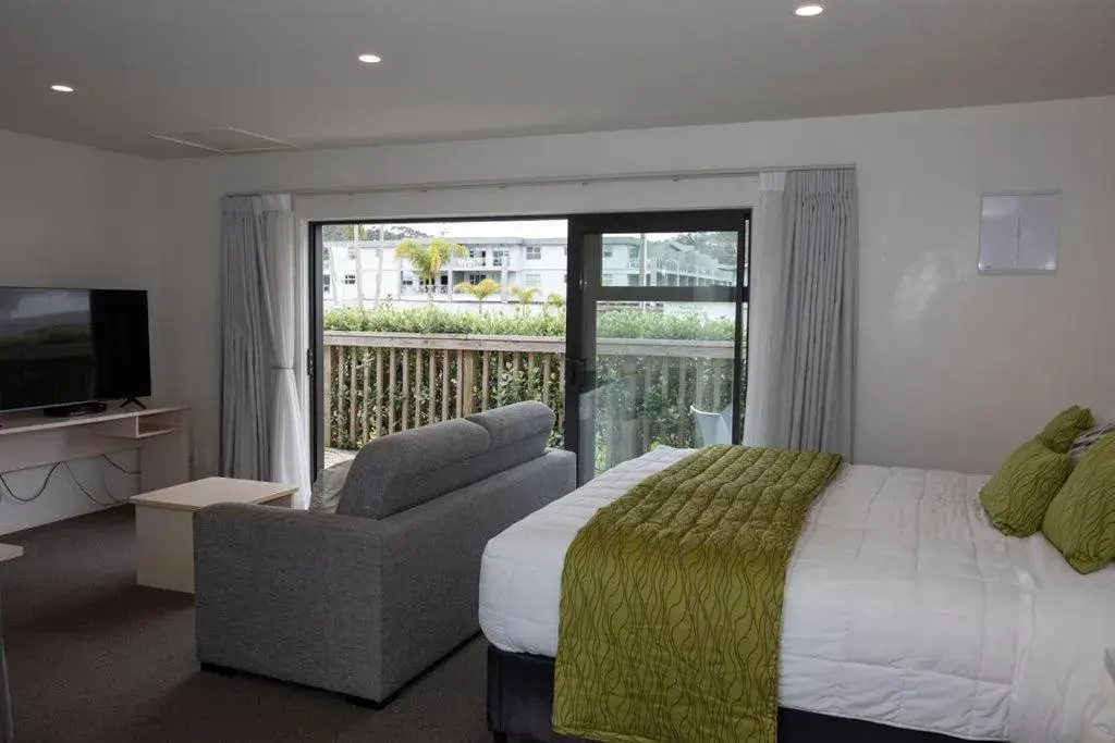 Bed in Peninsula Motel Bed in Peninsula Motel