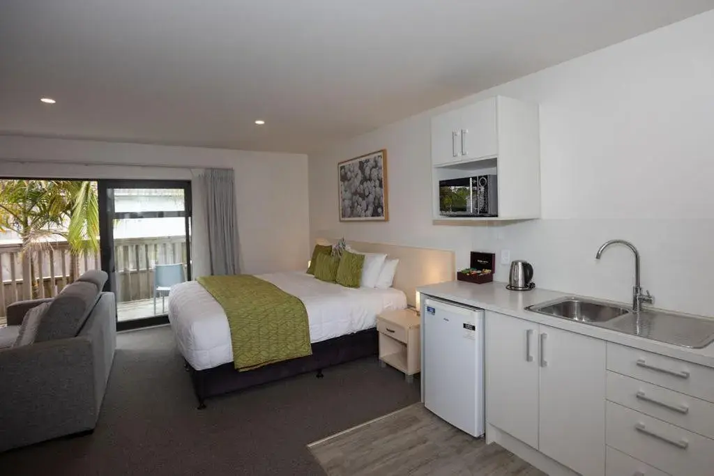 Bed in Peninsula Motel Bed in Peninsula Motel