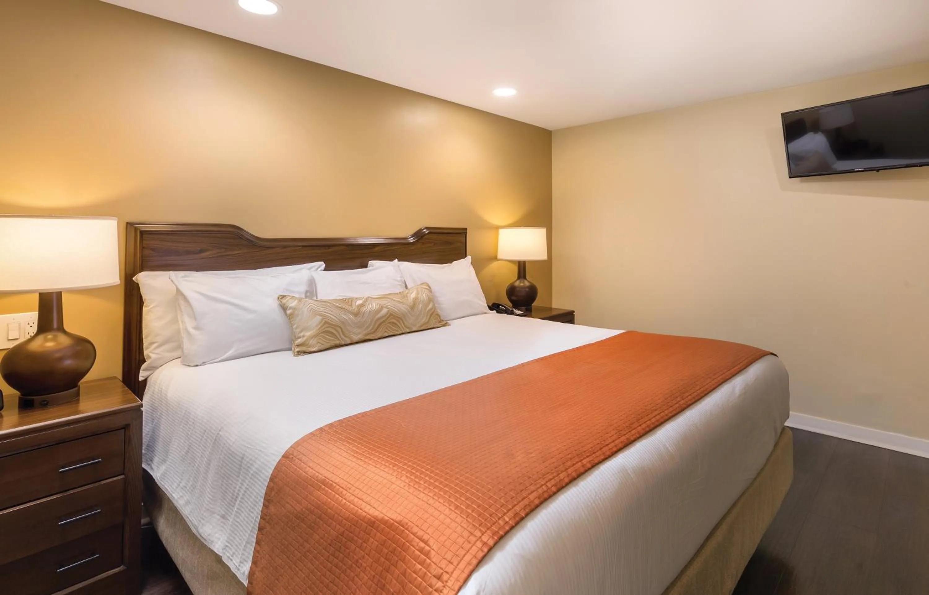 Bedroom, Bed in Orange Tree Resort