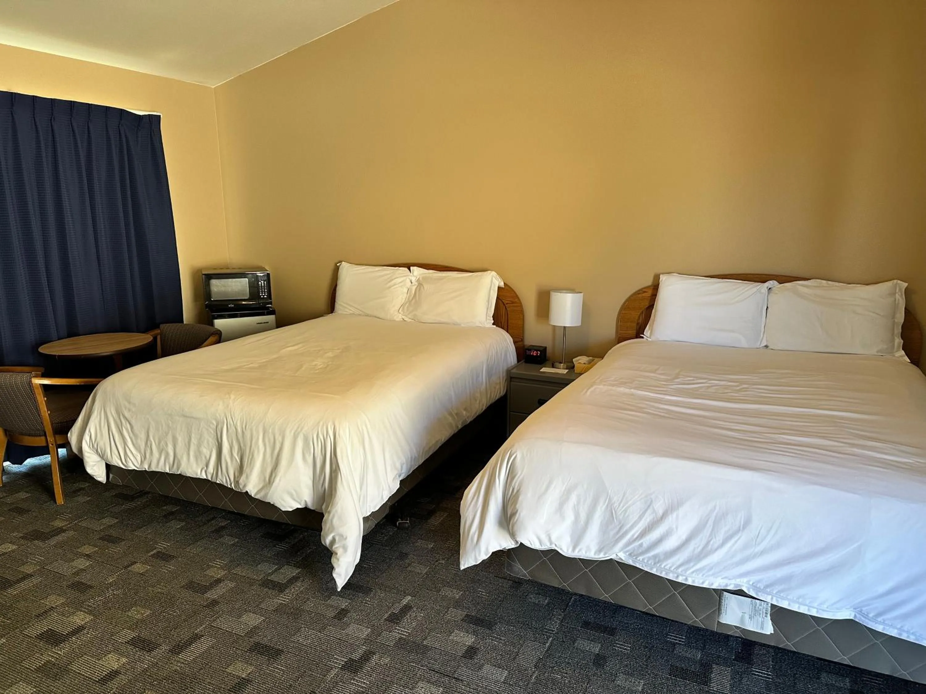 Mountain view, Bed in Meadowcliff Lodge Coleville