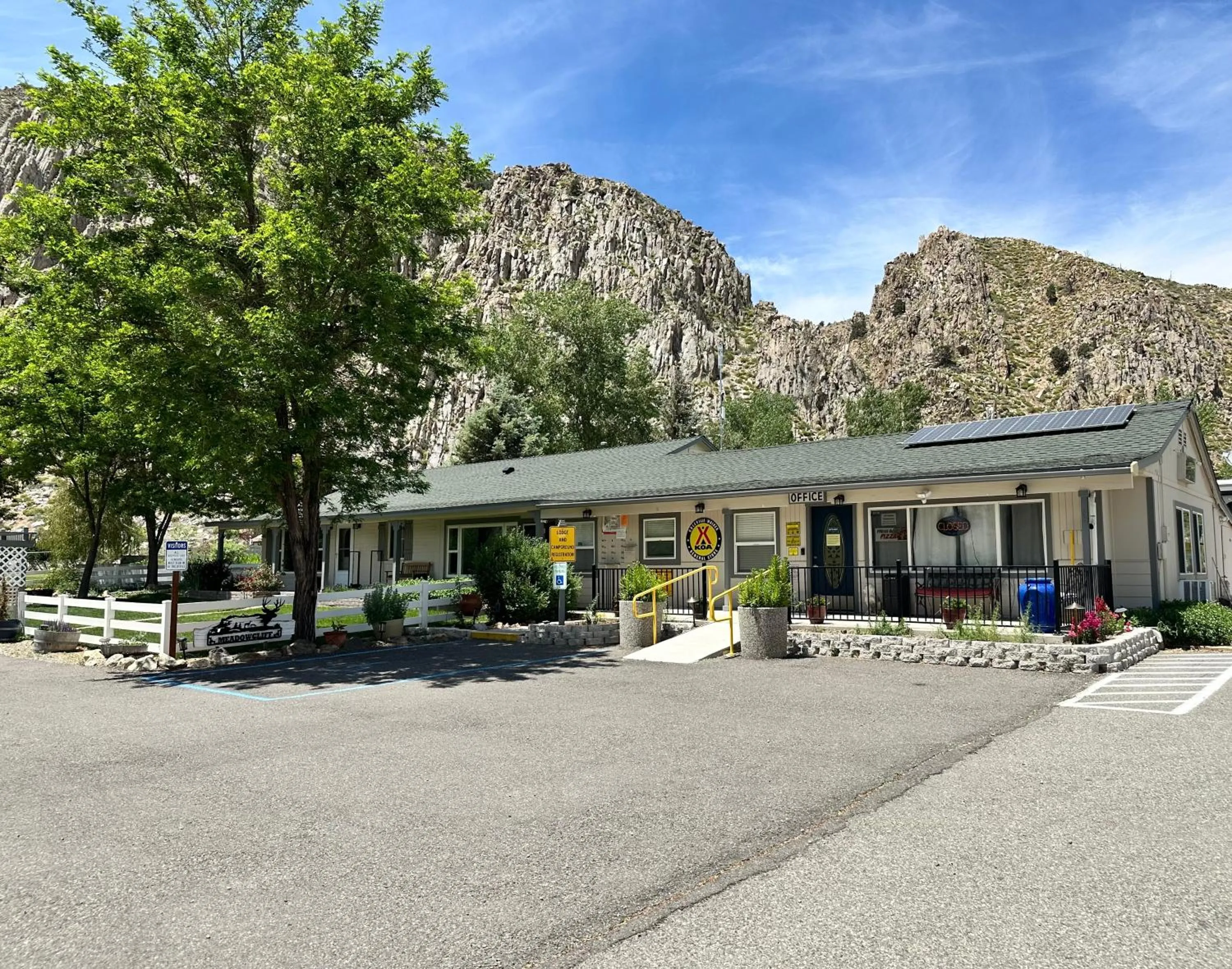 Property building in Meadowcliff Lodge Coleville