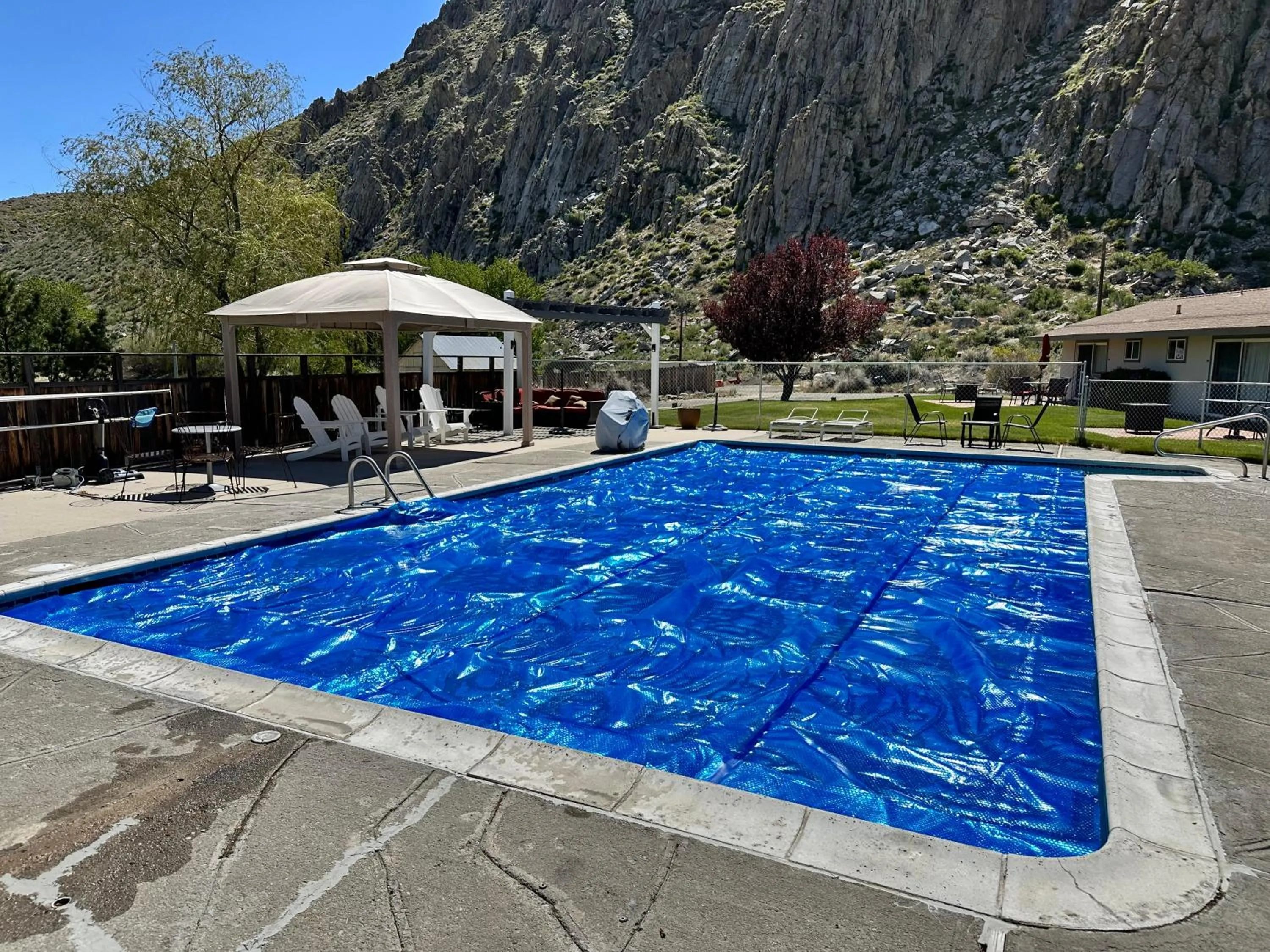 Swimming pool in Meadowcliff Lodge Coleville