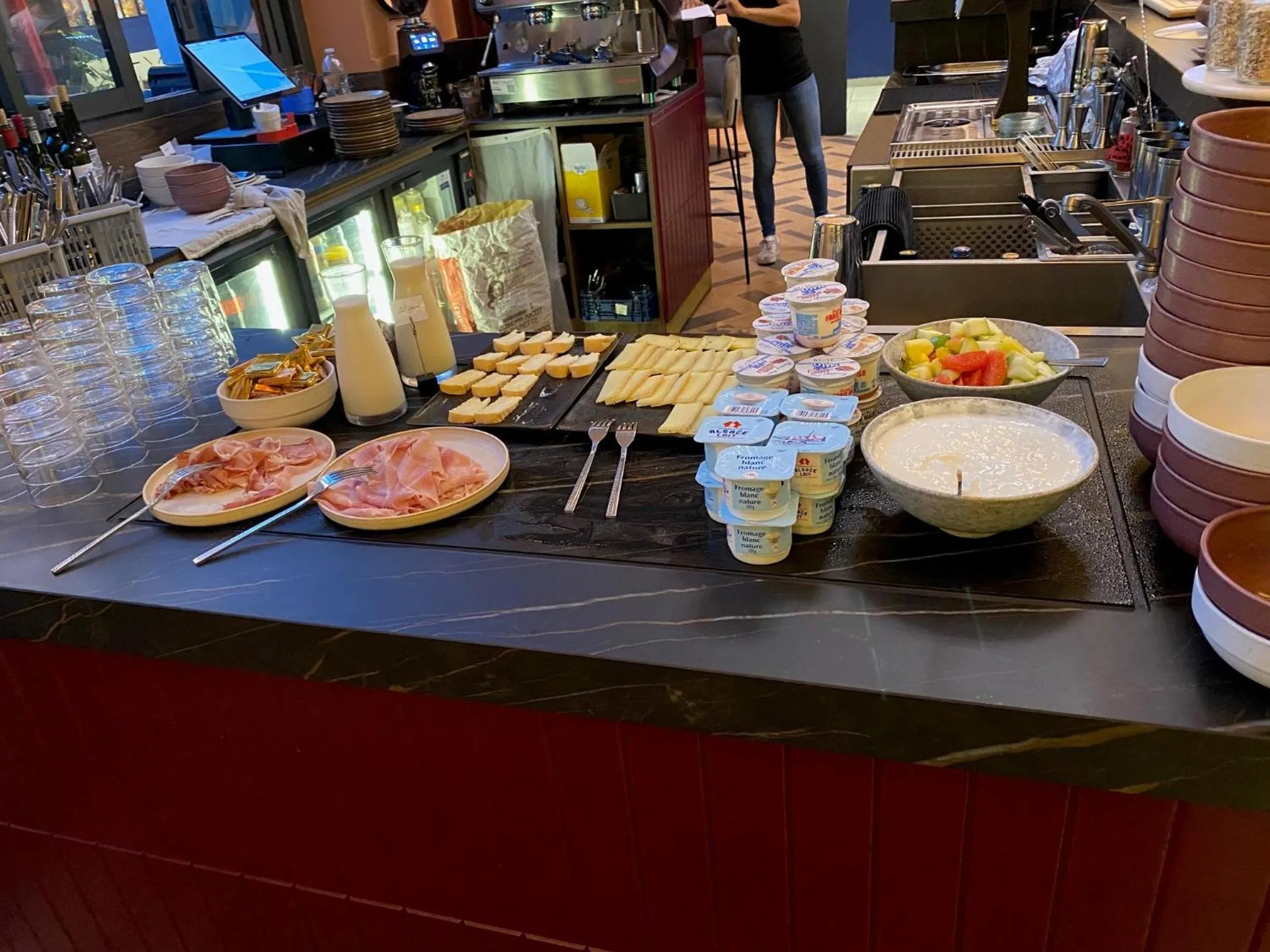 Food in ClapClap Hôtel, Food & Bar