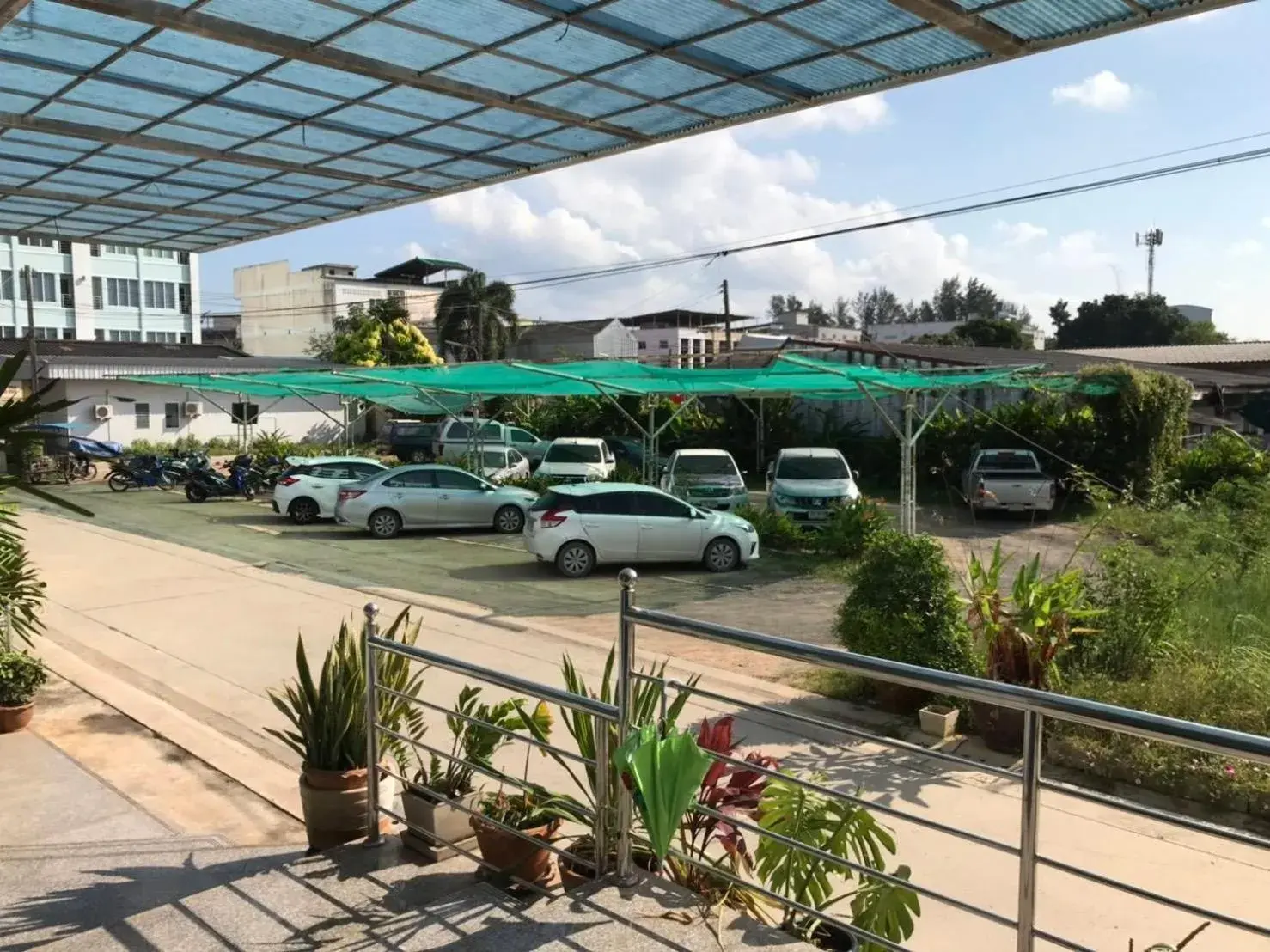 Facade/entrance in Like Residence Facade/entrance in Like Residence