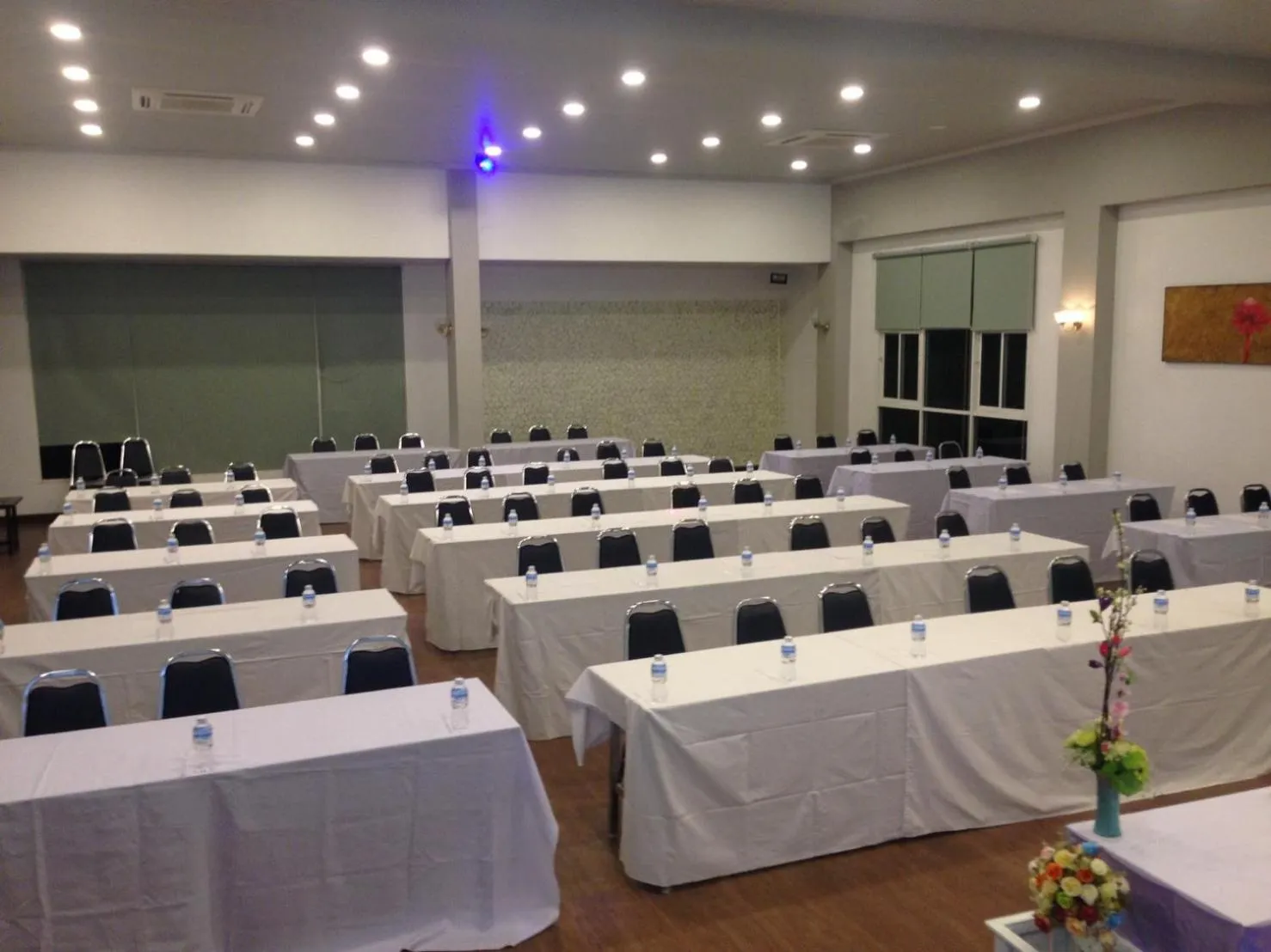 Business facilities in Like Residence