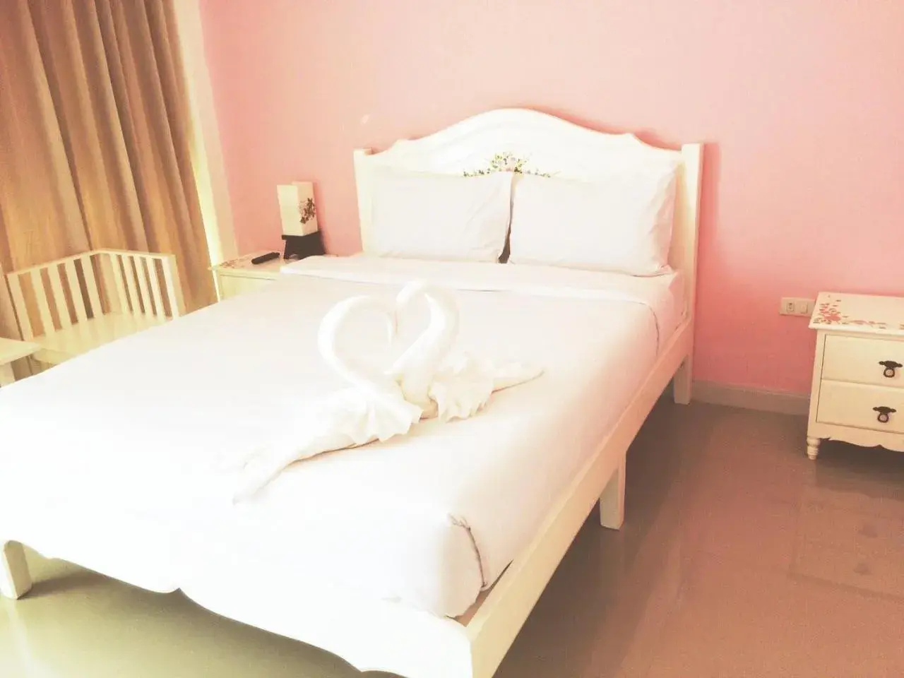 Photo of the whole room, Bed in Like Residence Photo of the whole room, Bed in Like Residence