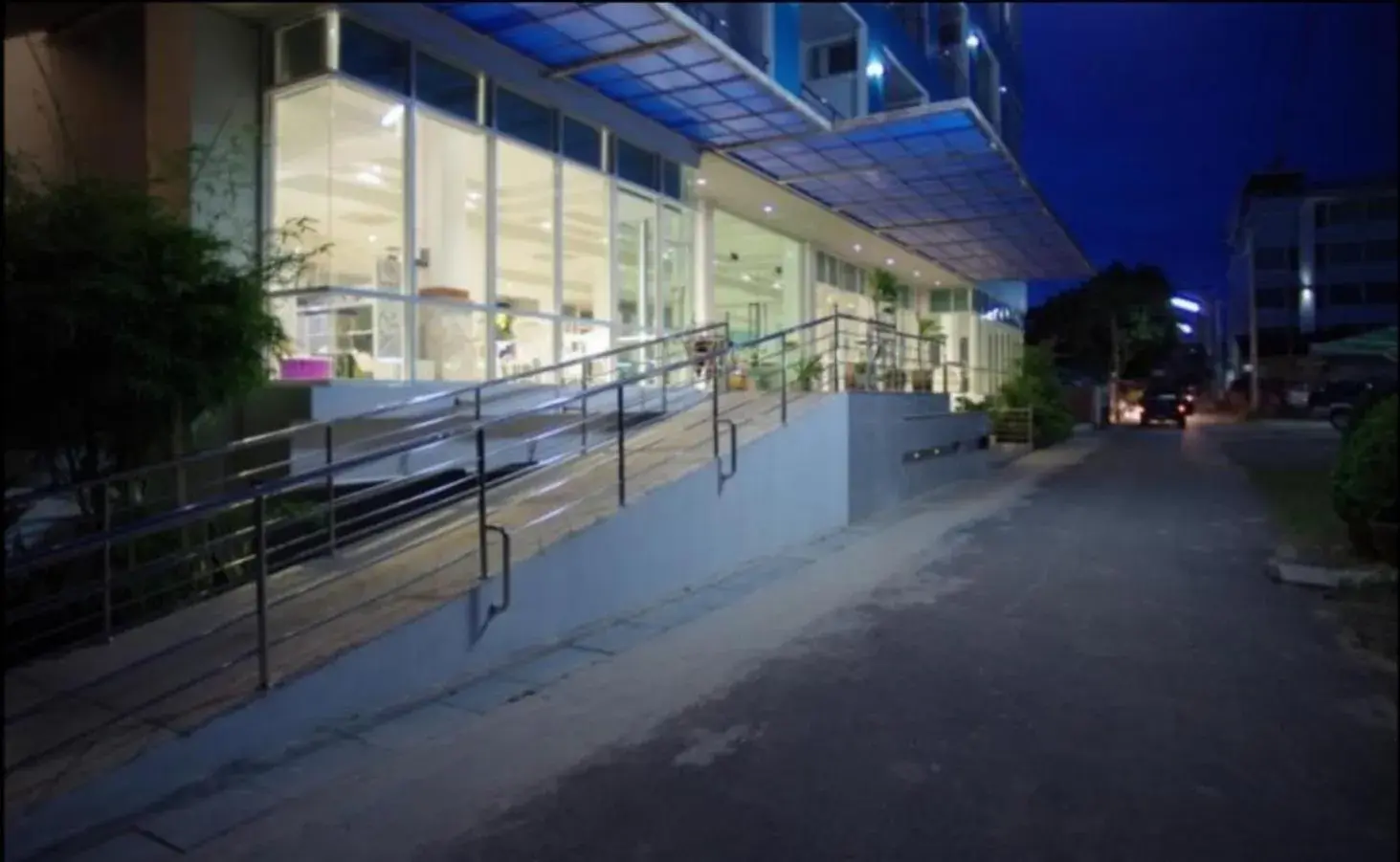 Facade/entrance in Like Residence Facade/entrance in Like Residence